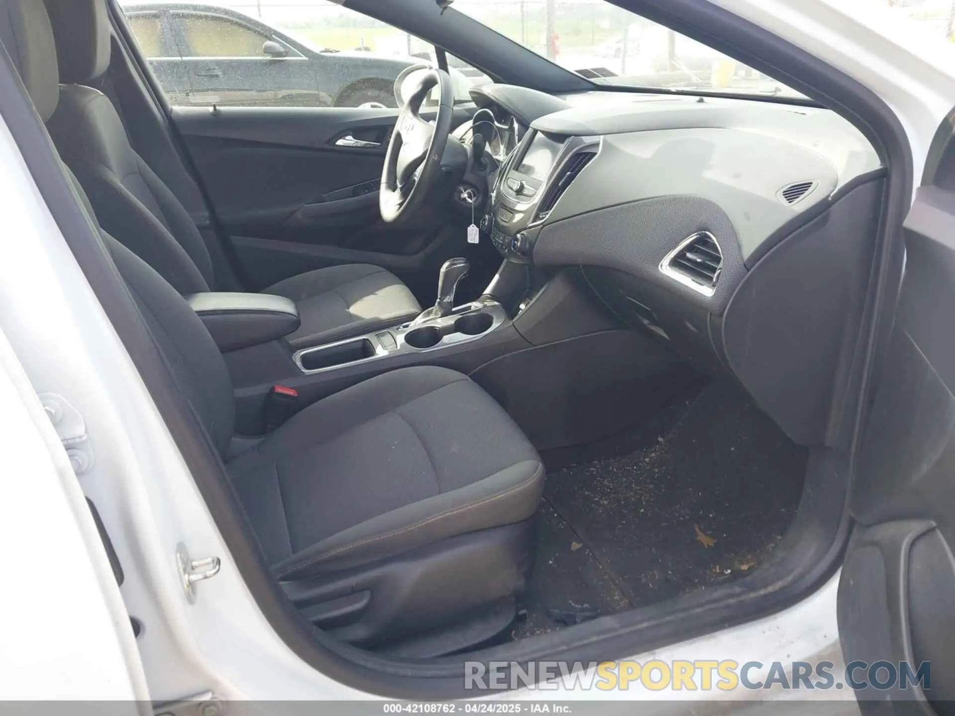 5 Photograph of a damaged car 3G1BC6SM4KS603489 CHEVROLET CRUZE 2019