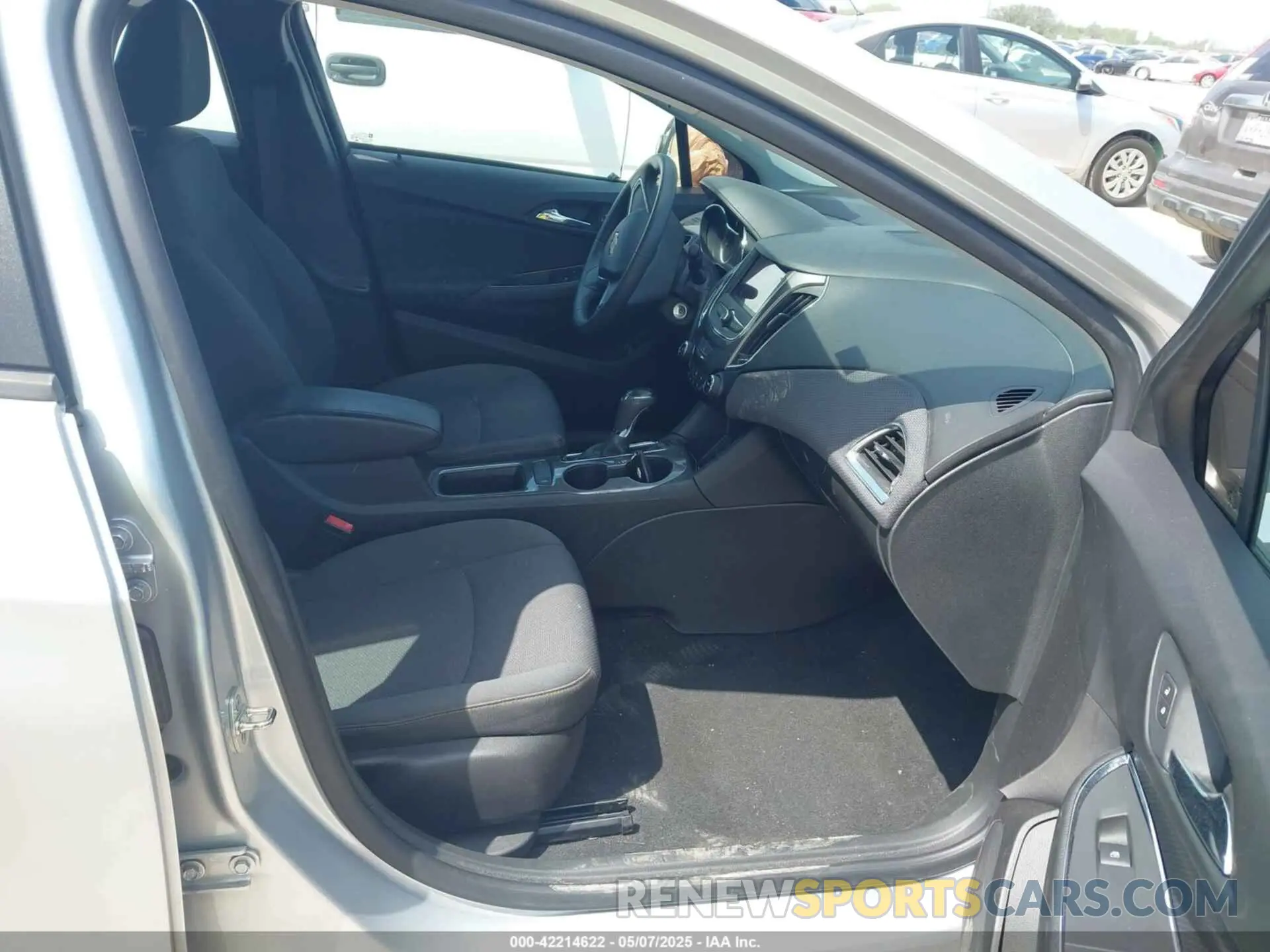 5 Photograph of a damaged car 3G1BC6SM9KS603603 CHEVROLET CRUZE 2019