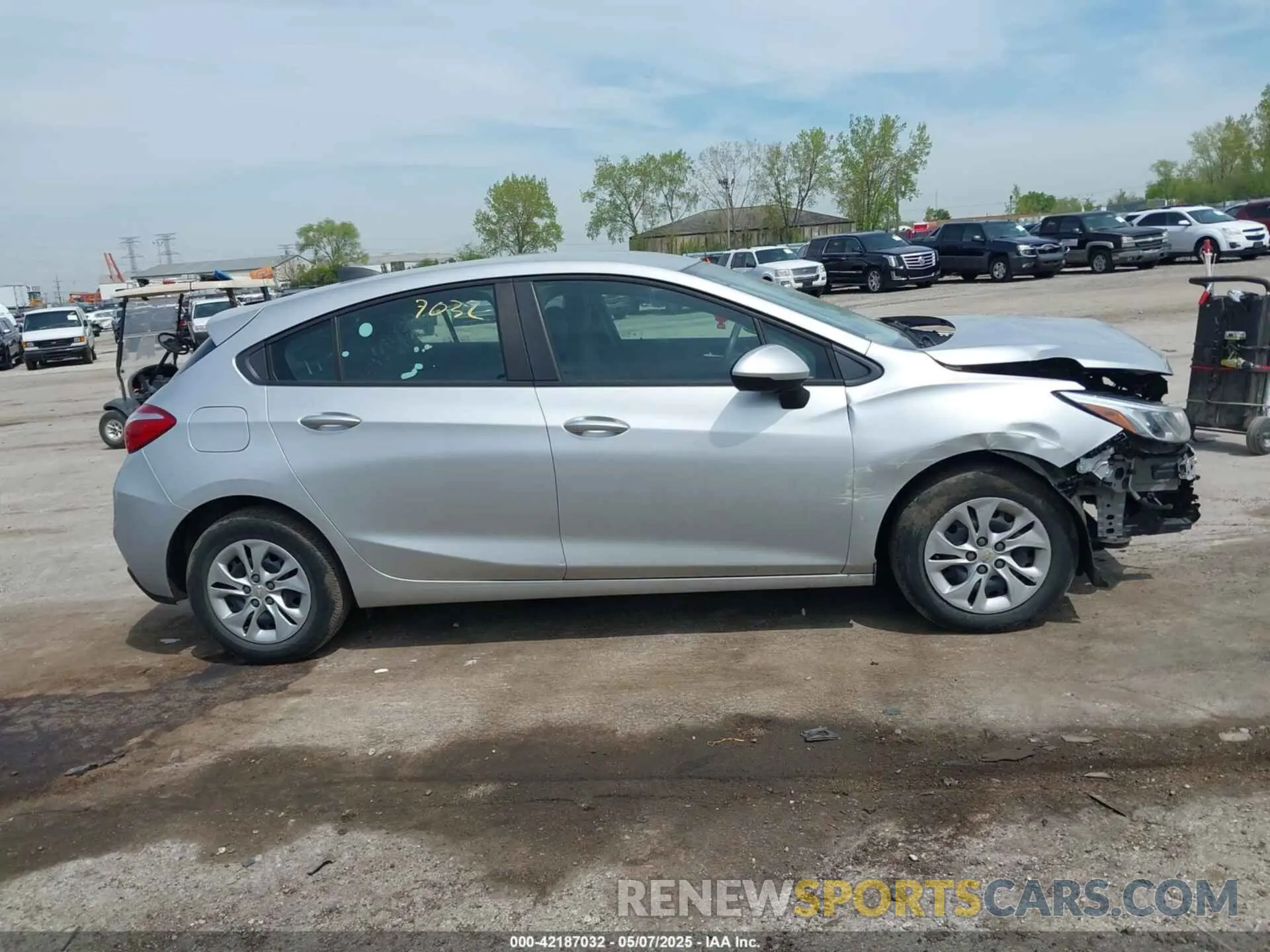12 Photograph of a damaged car 3G1BC6SMXKS583846 CHEVROLET CRUZE 2019
