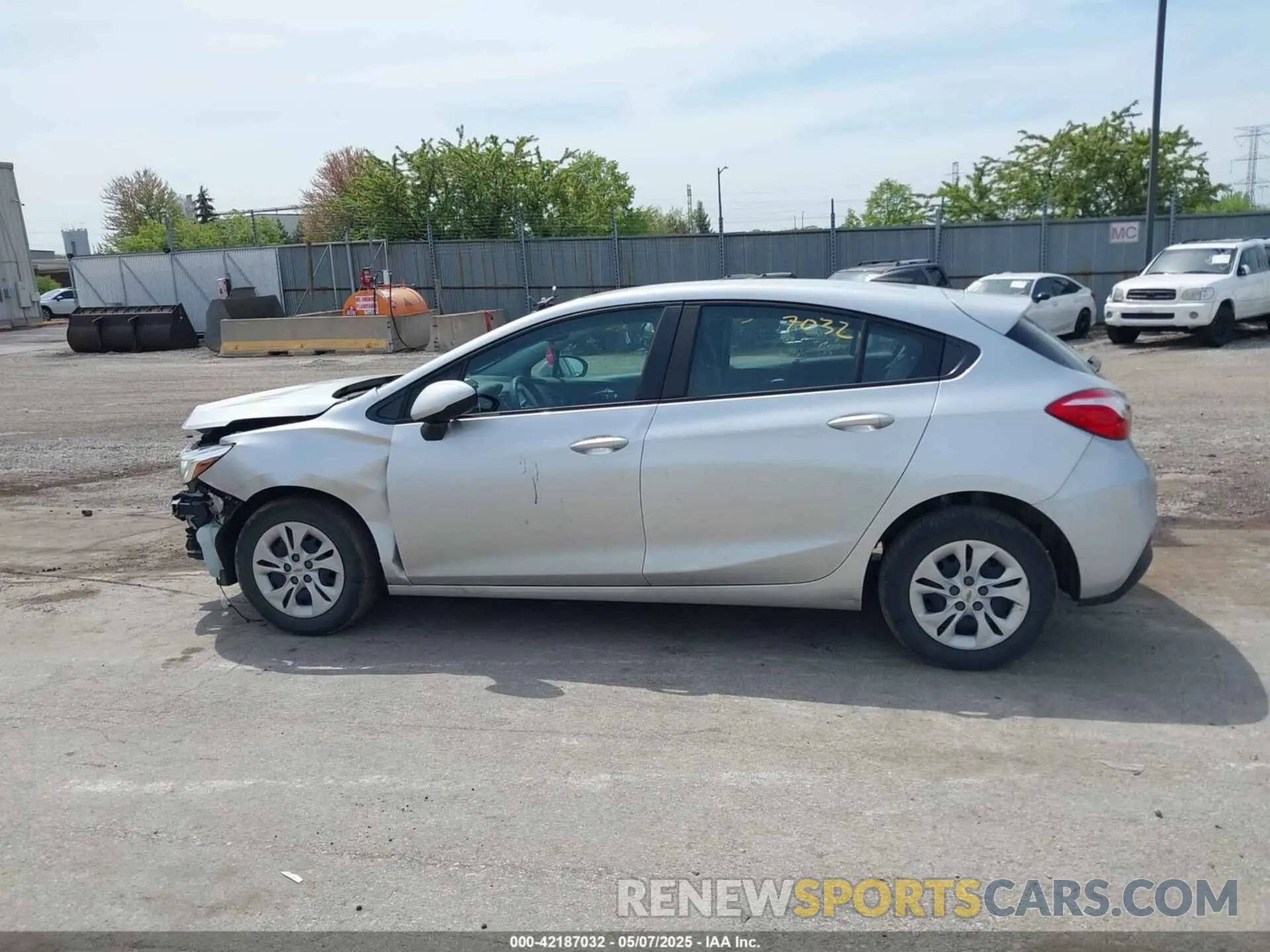 13 Photograph of a damaged car 3G1BC6SMXKS583846 CHEVROLET CRUZE 2019