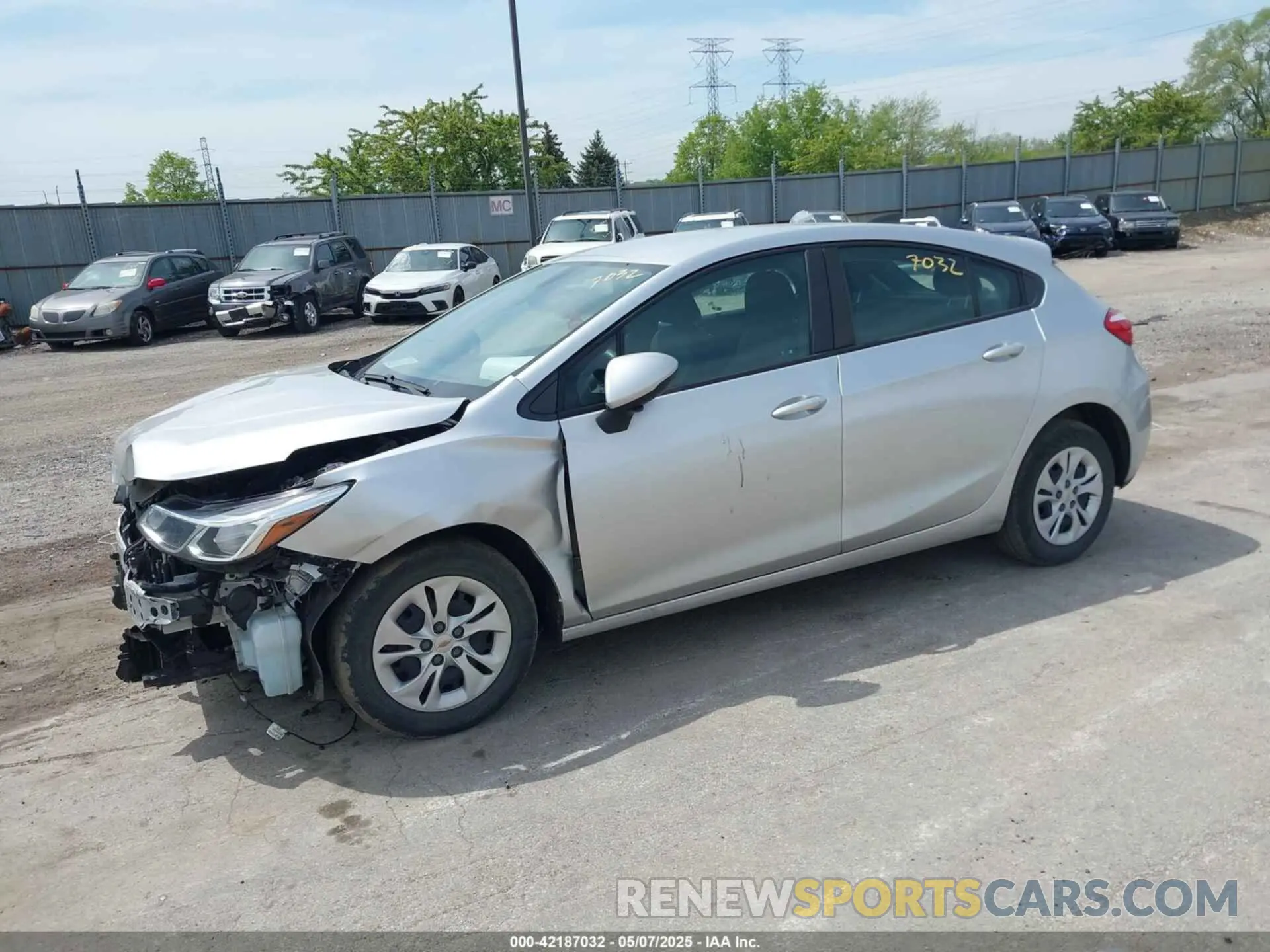 2 Photograph of a damaged car 3G1BC6SMXKS583846 CHEVROLET CRUZE 2019