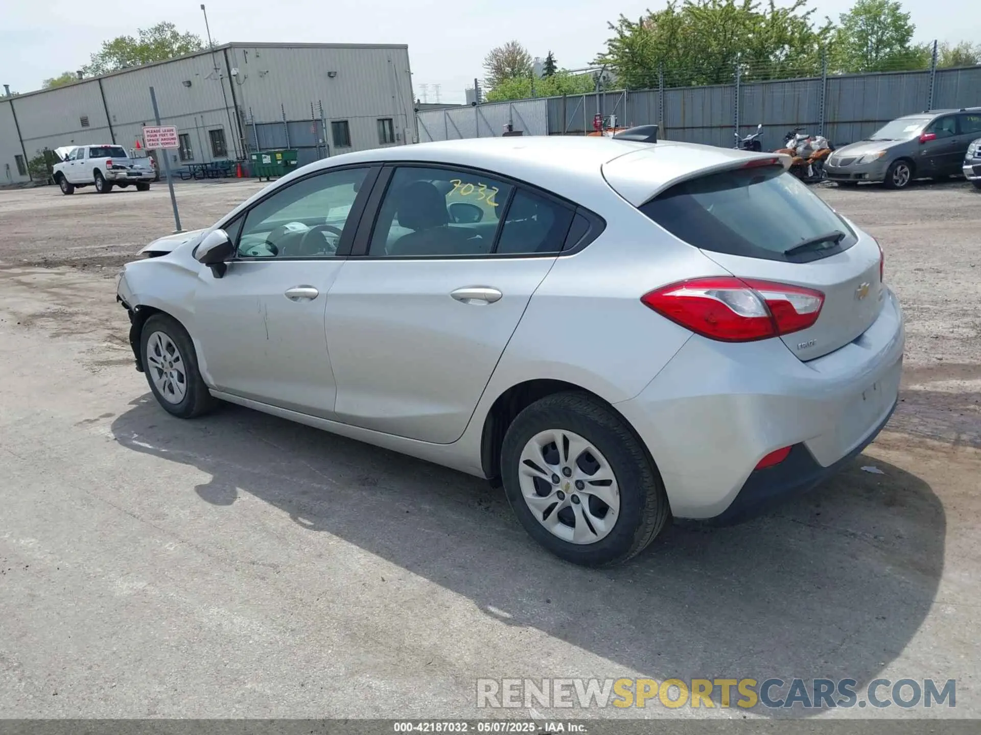 3 Photograph of a damaged car 3G1BC6SMXKS583846 CHEVROLET CRUZE 2019