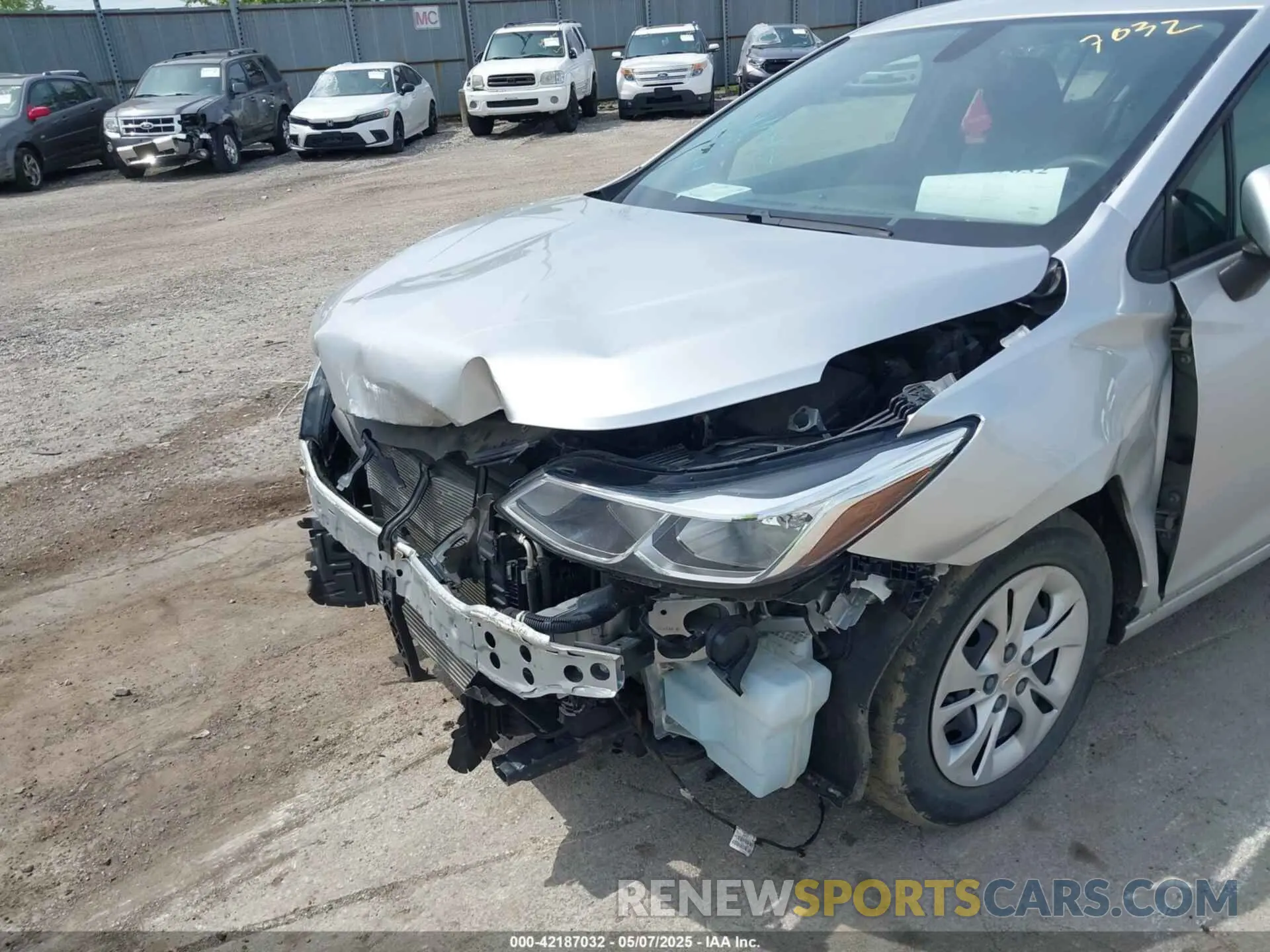 6 Photograph of a damaged car 3G1BC6SMXKS583846 CHEVROLET CRUZE 2019
