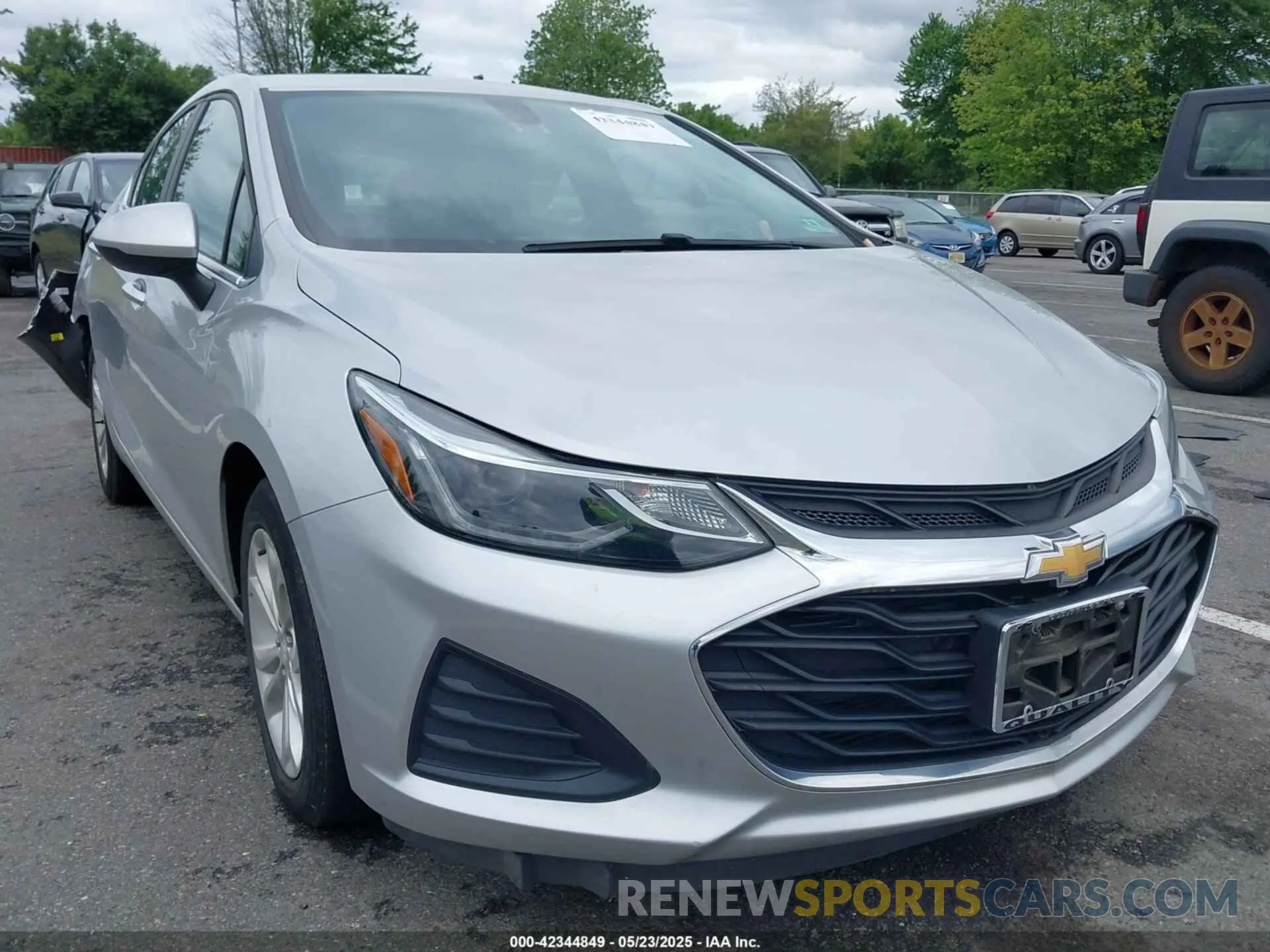 1 Photograph of a damaged car 3G1BE6SM0KS524394 CHEVROLET CRUZE 2019