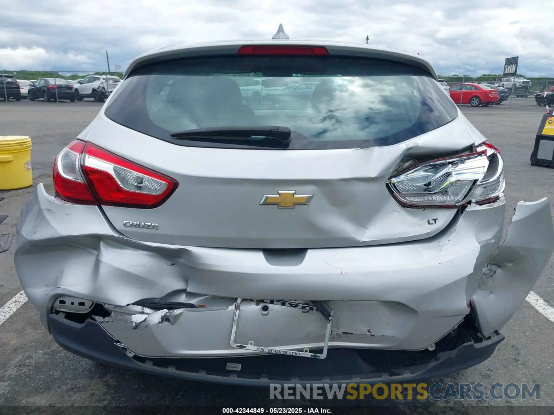 16 Photograph of a damaged car 3G1BE6SM0KS524394 CHEVROLET CRUZE 2019