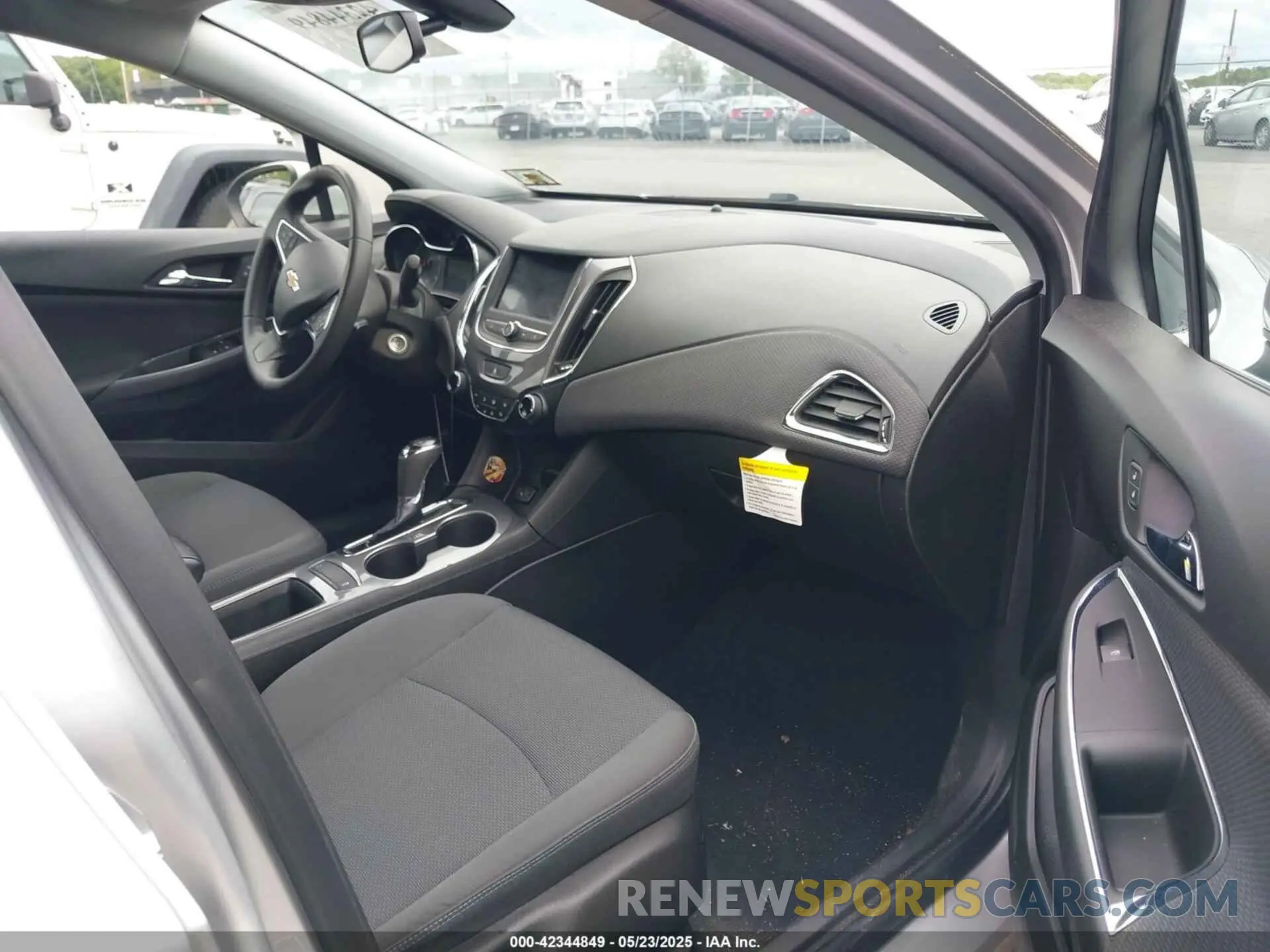 5 Photograph of a damaged car 3G1BE6SM0KS524394 CHEVROLET CRUZE 2019