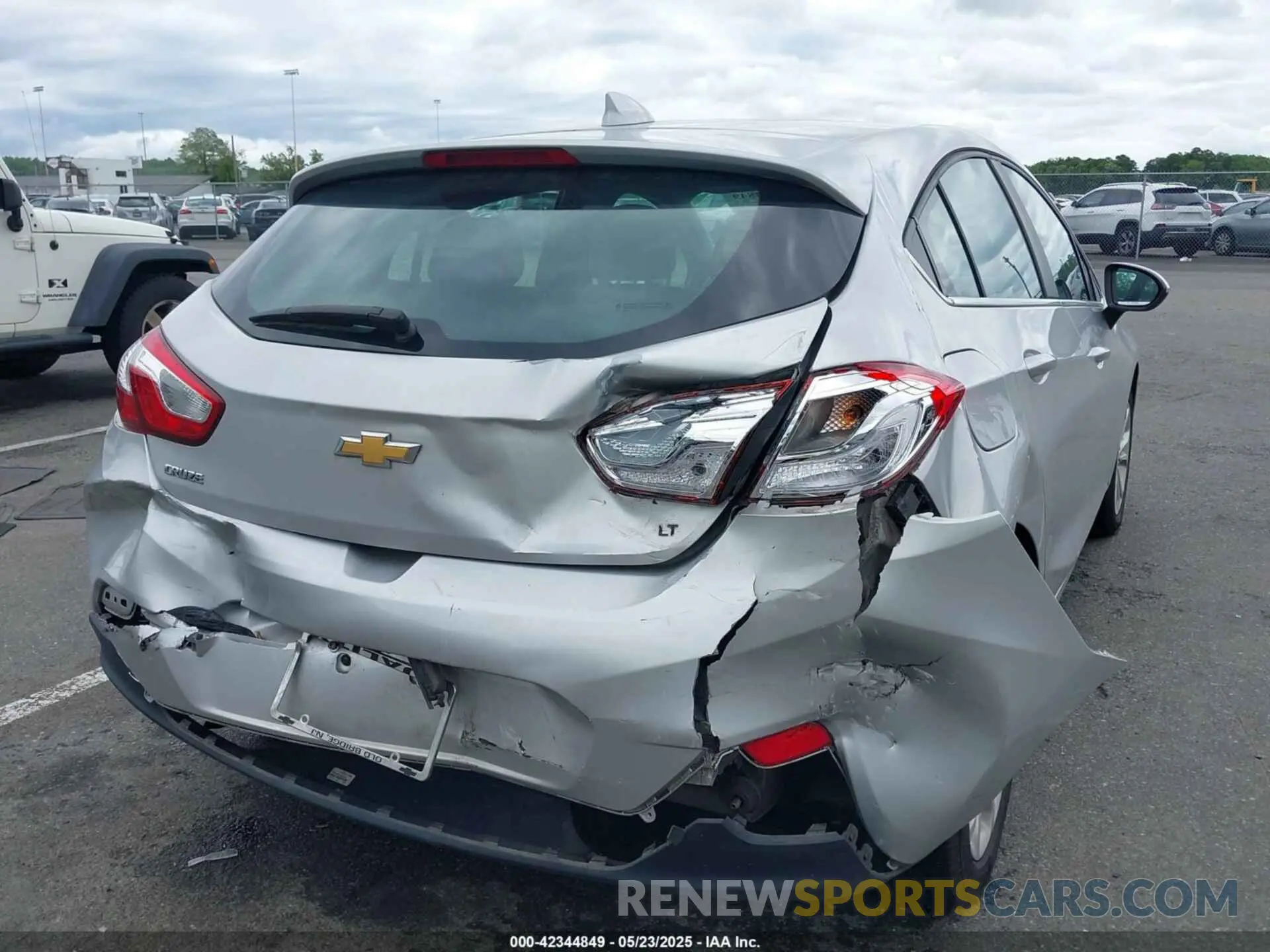 6 Photograph of a damaged car 3G1BE6SM0KS524394 CHEVROLET CRUZE 2019