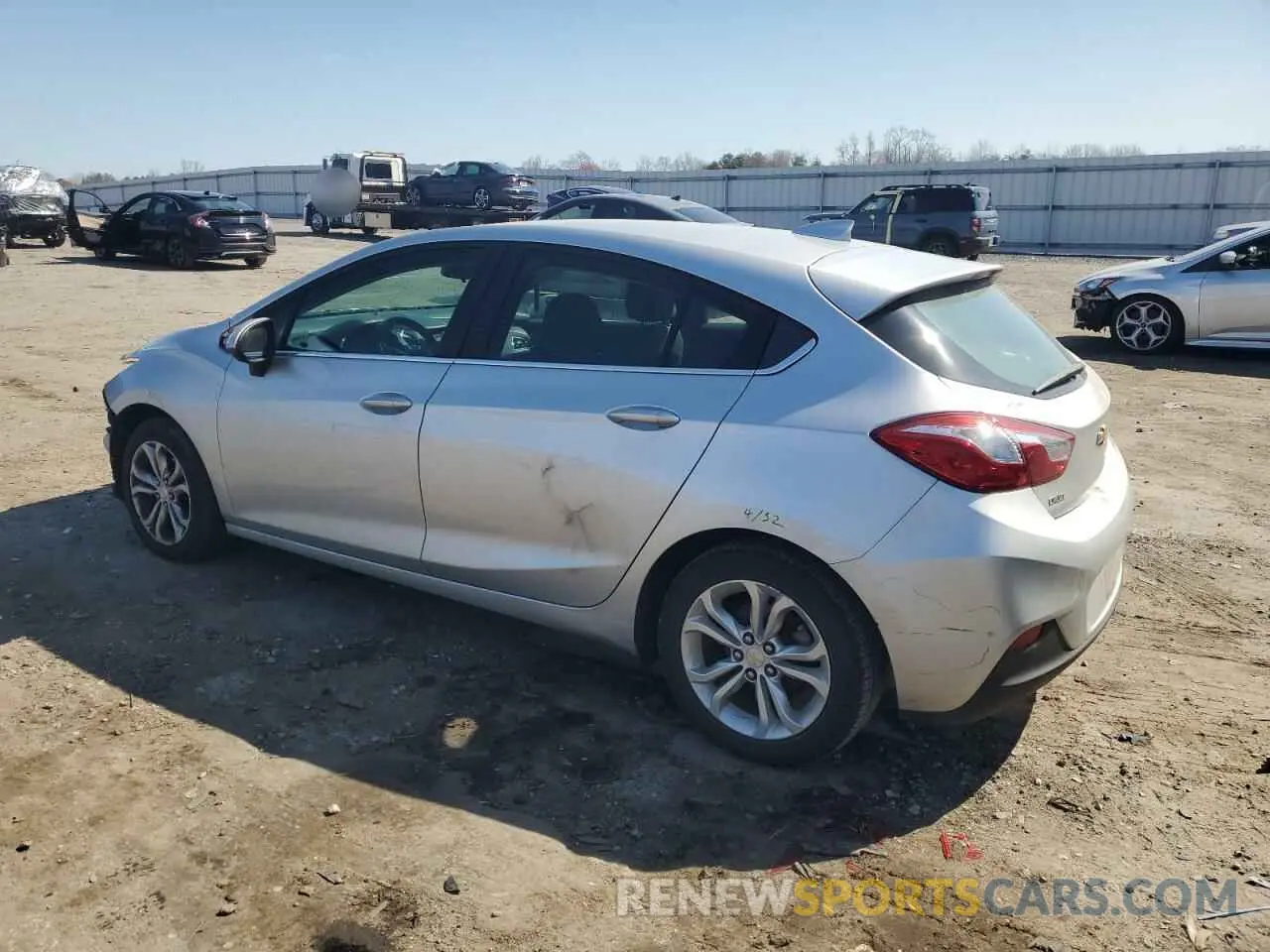 2 Photograph of a damaged car 3G1BE6SM0KS528090 CHEVROLET CRUZE 2019