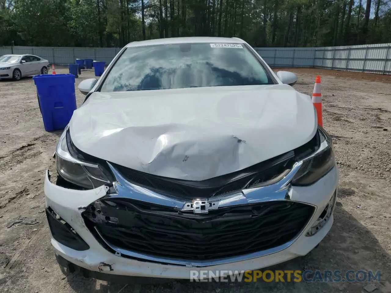 5 Photograph of a damaged car 3G1BE6SM1KS581011 CHEVROLET CRUZE 2019