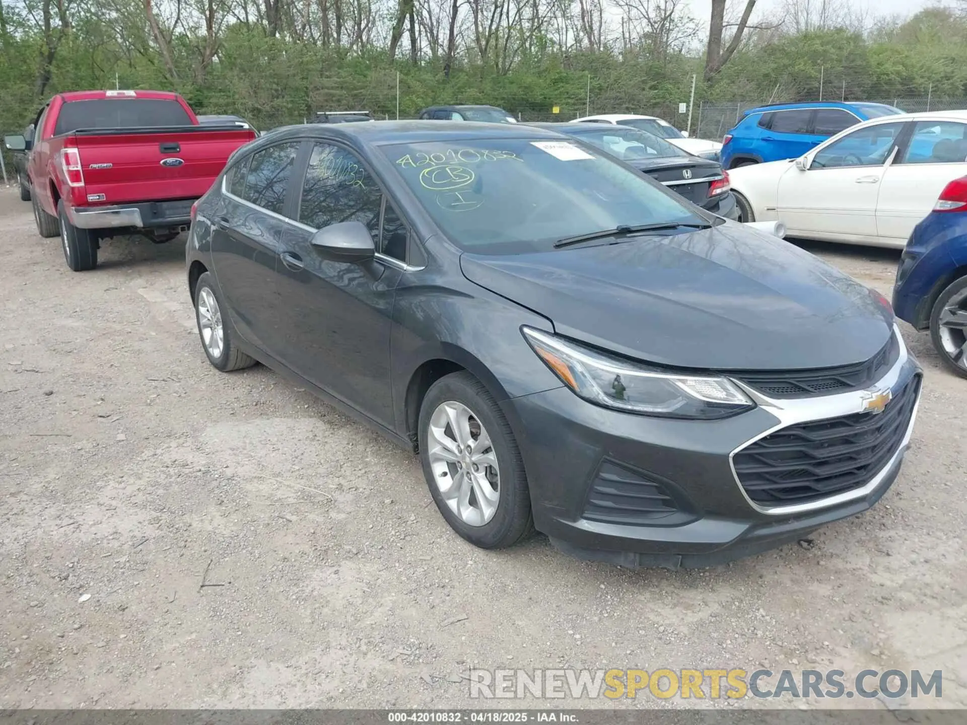 1 Photograph of a damaged car 3G1BE6SM1KS605887 CHEVROLET CRUZE 2019