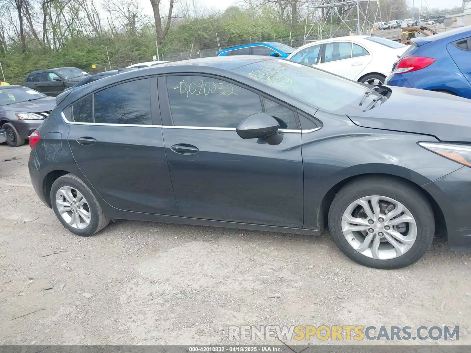 13 Photograph of a damaged car 3G1BE6SM1KS605887 CHEVROLET CRUZE 2019