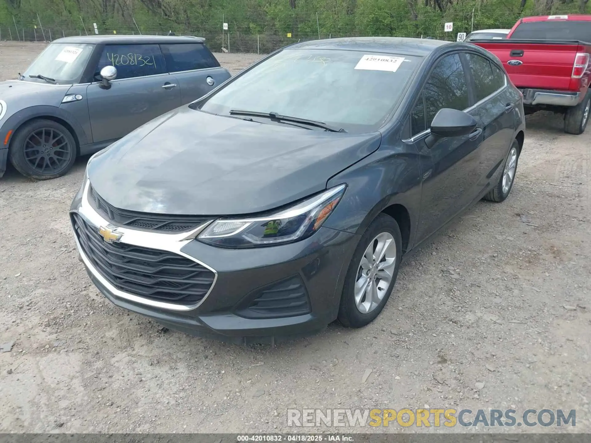 2 Photograph of a damaged car 3G1BE6SM1KS605887 CHEVROLET CRUZE 2019