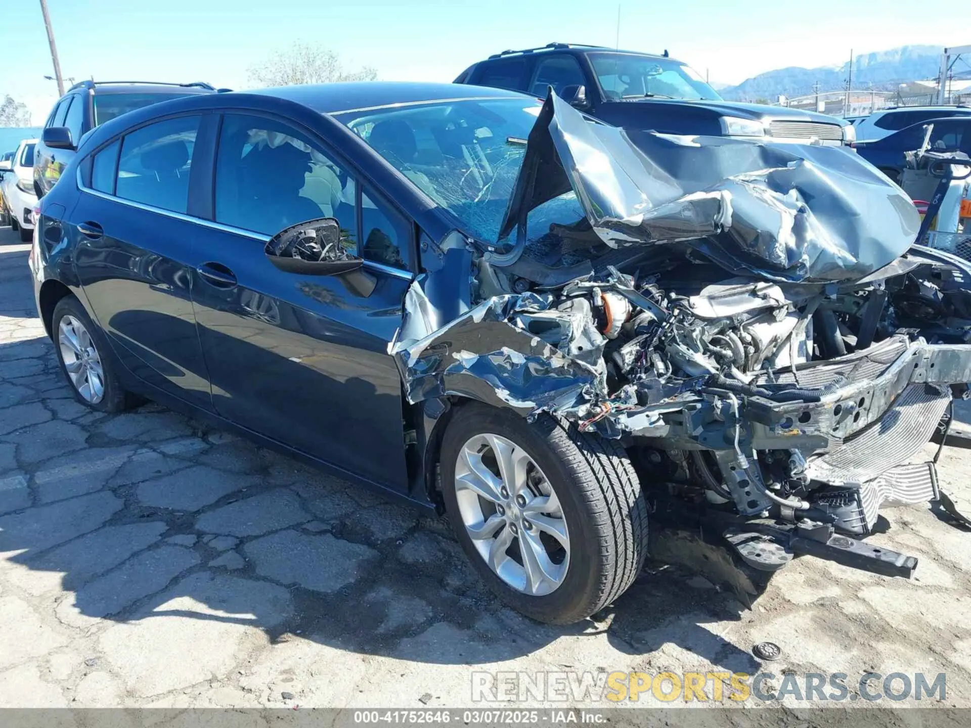 1 Photograph of a damaged car 3G1BE6SM2KS606126 CHEVROLET CRUZE 2019