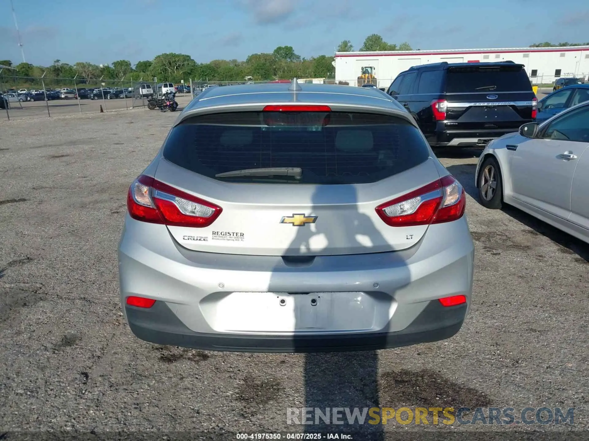 17 Photograph of a damaged car 3G1BE6SM3KS548527 CHEVROLET CRUZE 2019