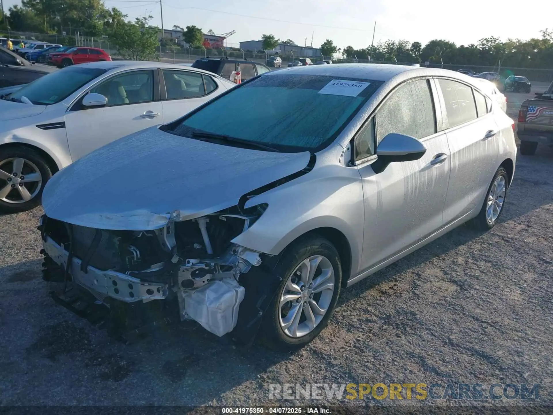 2 Photograph of a damaged car 3G1BE6SM3KS548527 CHEVROLET CRUZE 2019
