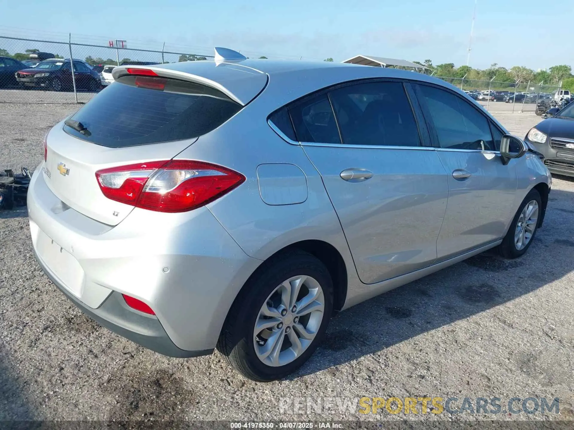 4 Photograph of a damaged car 3G1BE6SM3KS548527 CHEVROLET CRUZE 2019