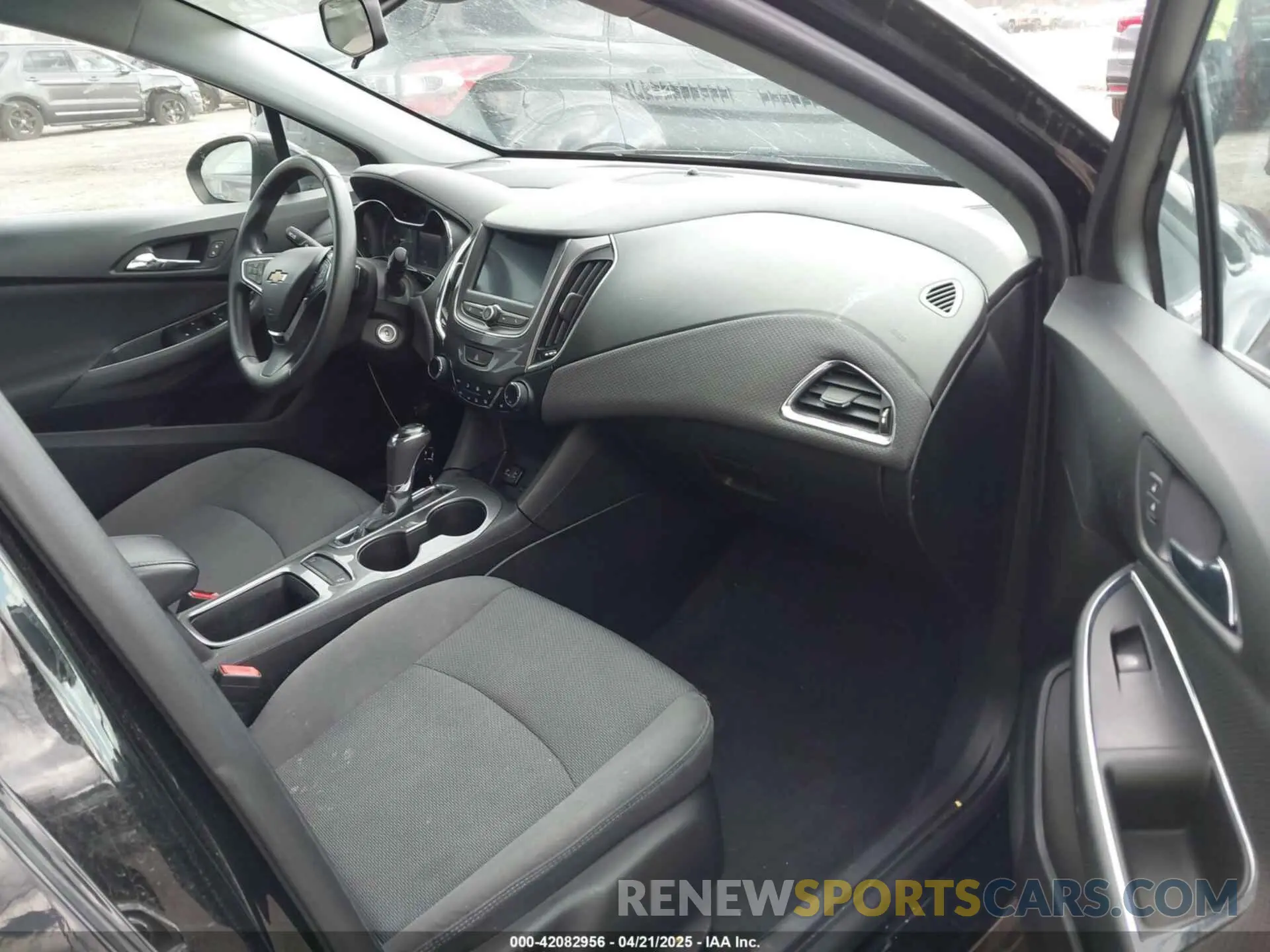 5 Photograph of a damaged car 3G1BE6SM3KS612436 CHEVROLET CRUZE 2019