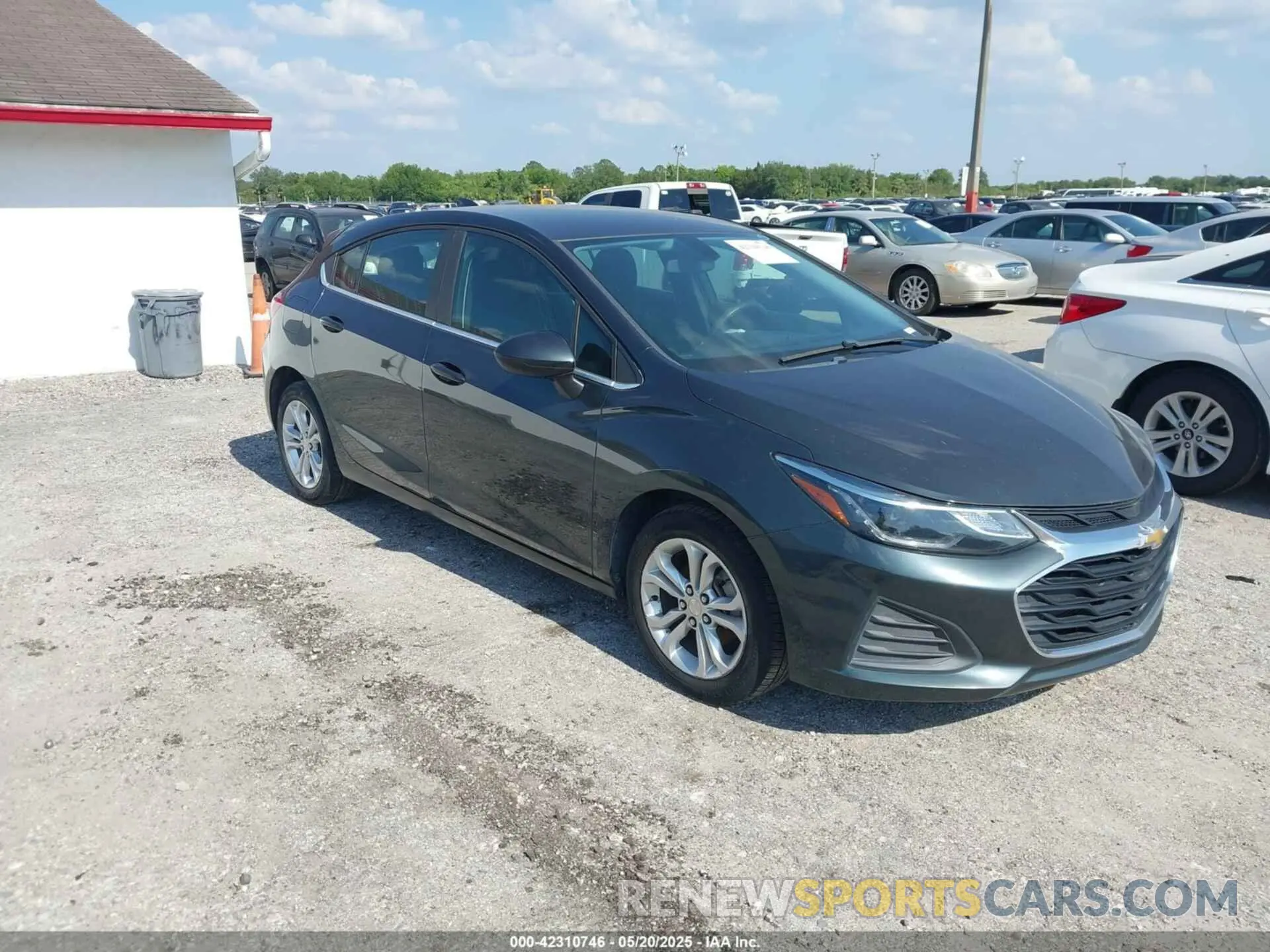 1 Photograph of a damaged car 3G1BE6SM4KS542770 CHEVROLET CRUZE 2019