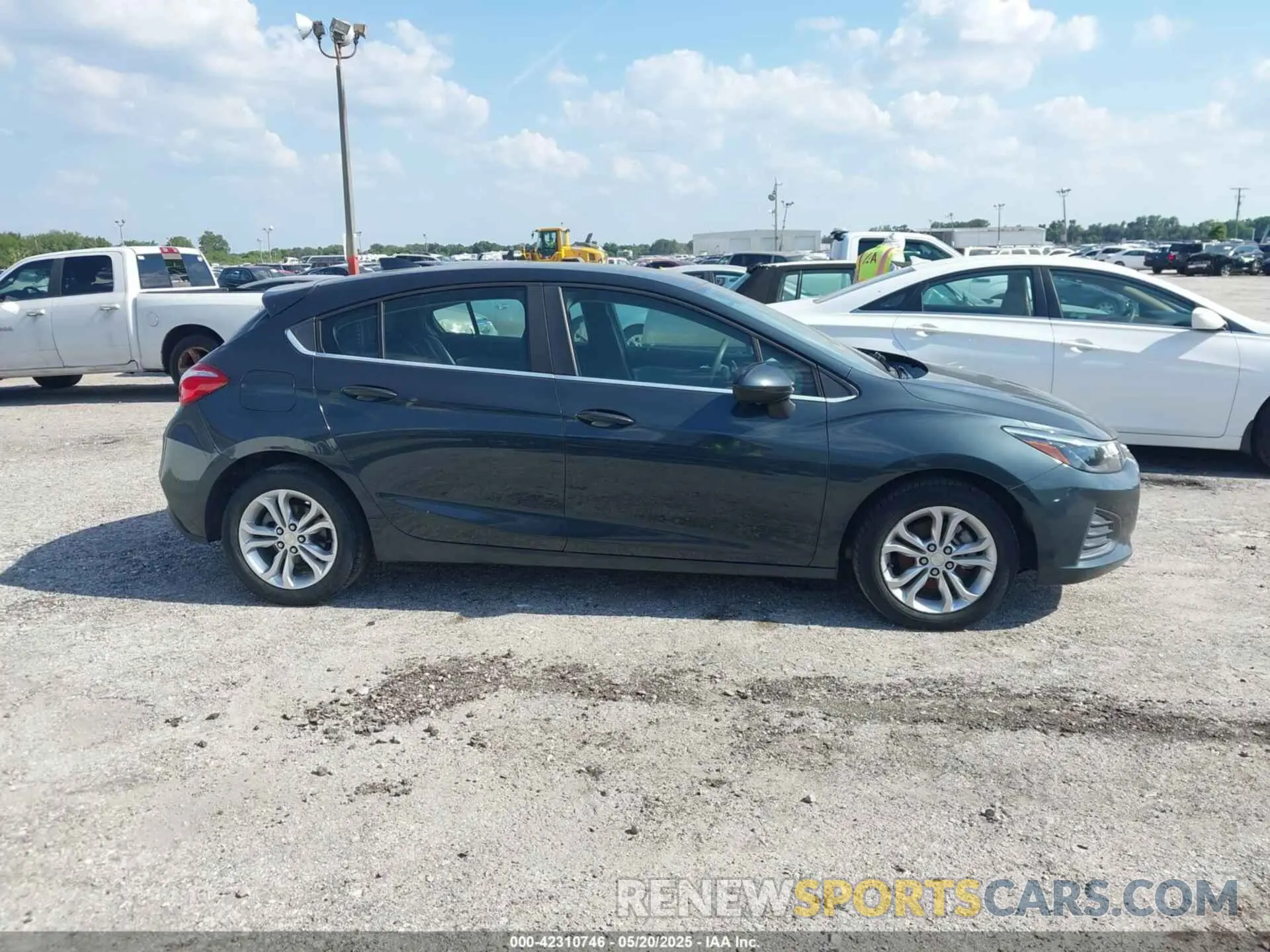 13 Photograph of a damaged car 3G1BE6SM4KS542770 CHEVROLET CRUZE 2019