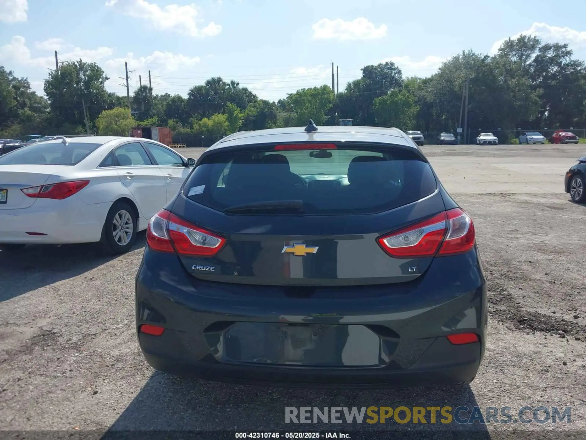 16 Photograph of a damaged car 3G1BE6SM4KS542770 CHEVROLET CRUZE 2019