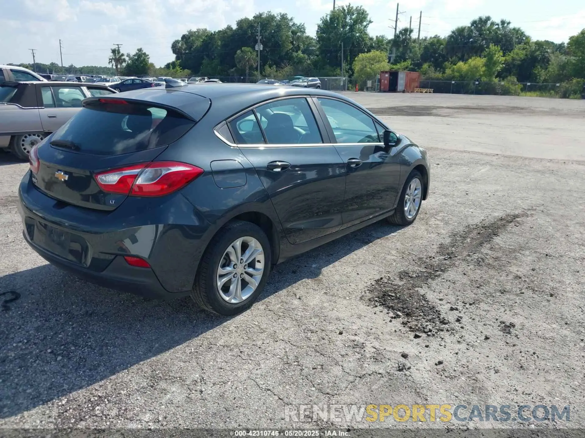 4 Photograph of a damaged car 3G1BE6SM4KS542770 CHEVROLET CRUZE 2019