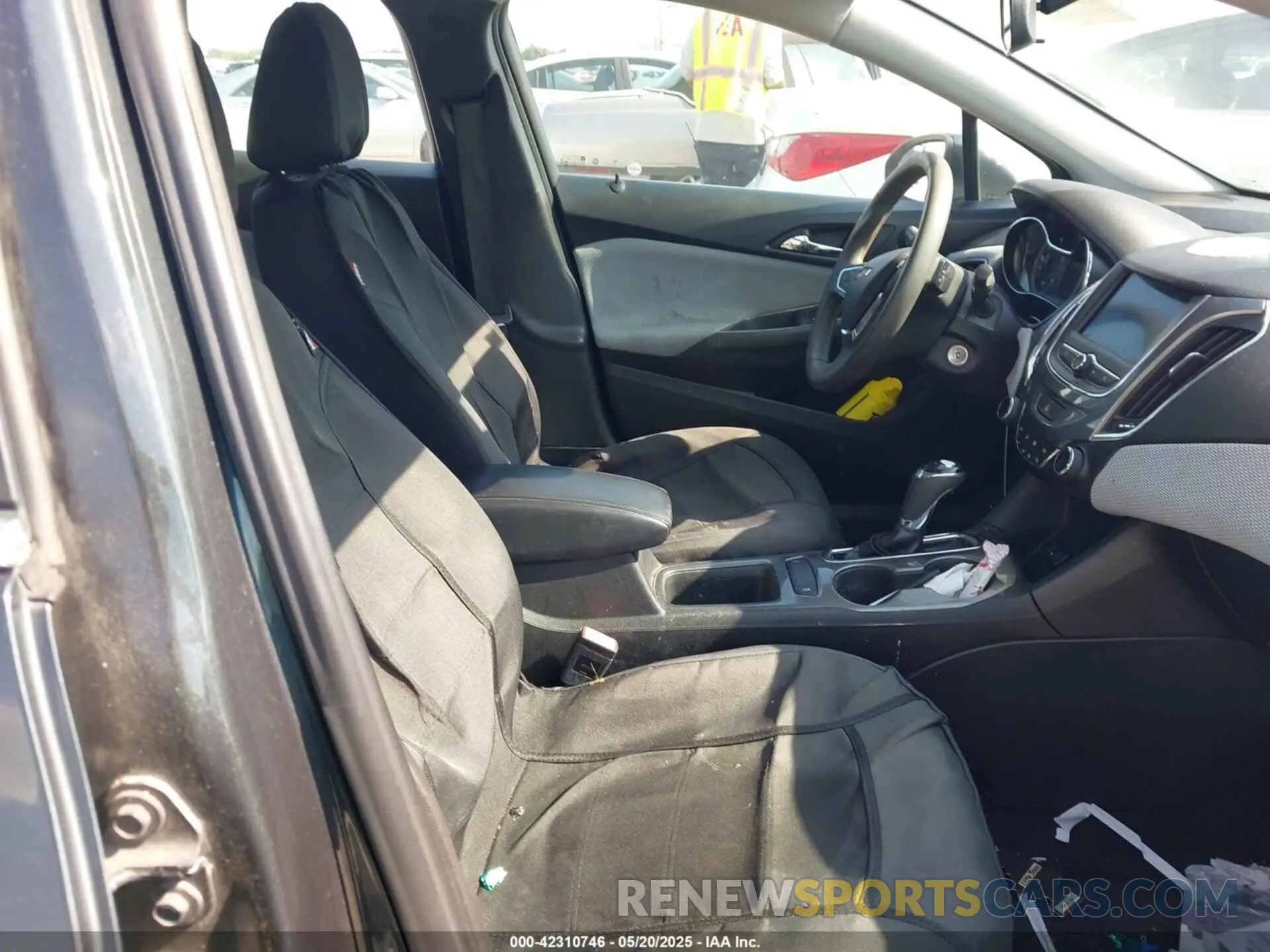 5 Photograph of a damaged car 3G1BE6SM4KS542770 CHEVROLET CRUZE 2019