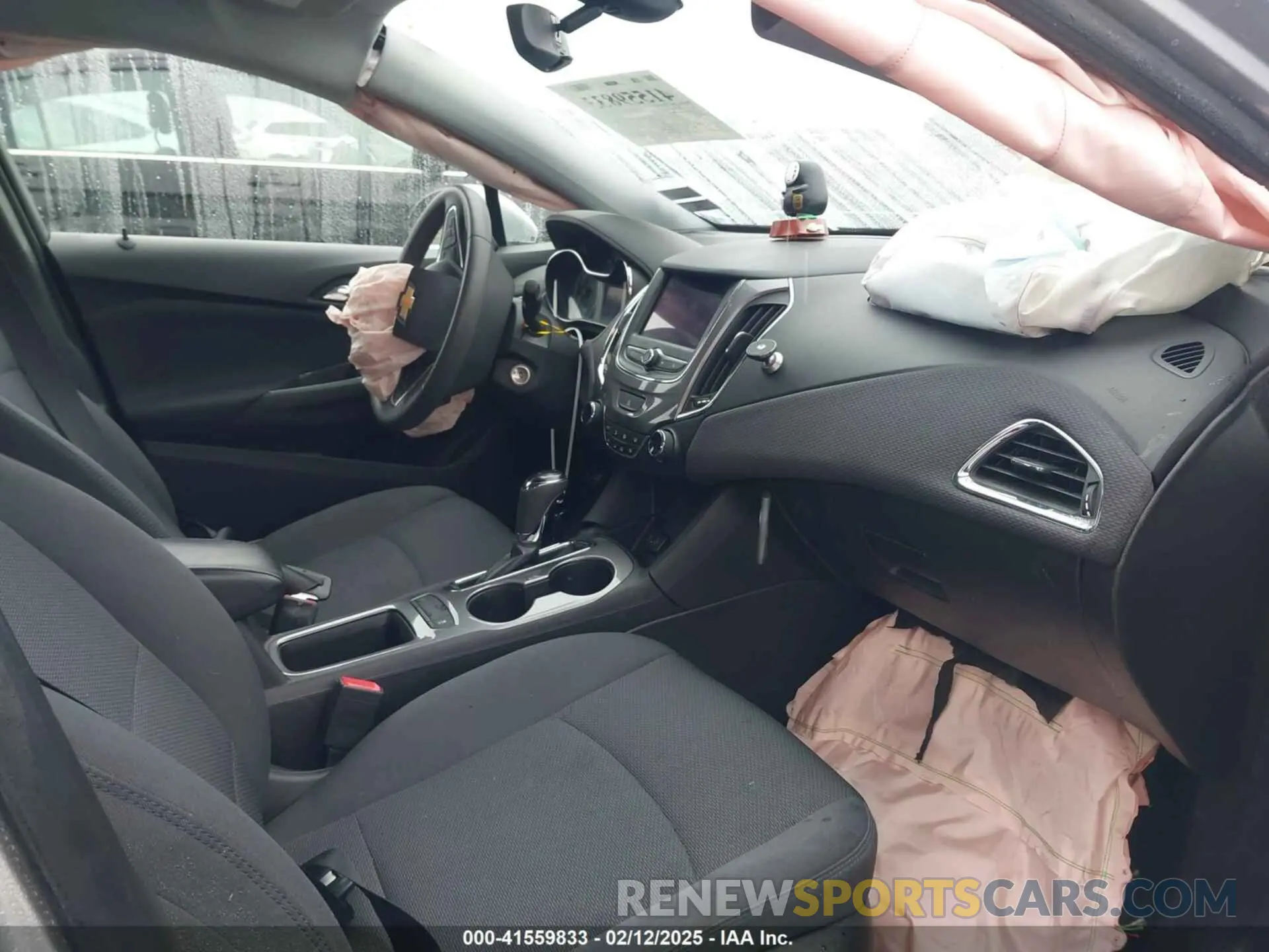 5 Photograph of a damaged car 3G1BE6SM4KS564283 CHEVROLET CRUZE 2019