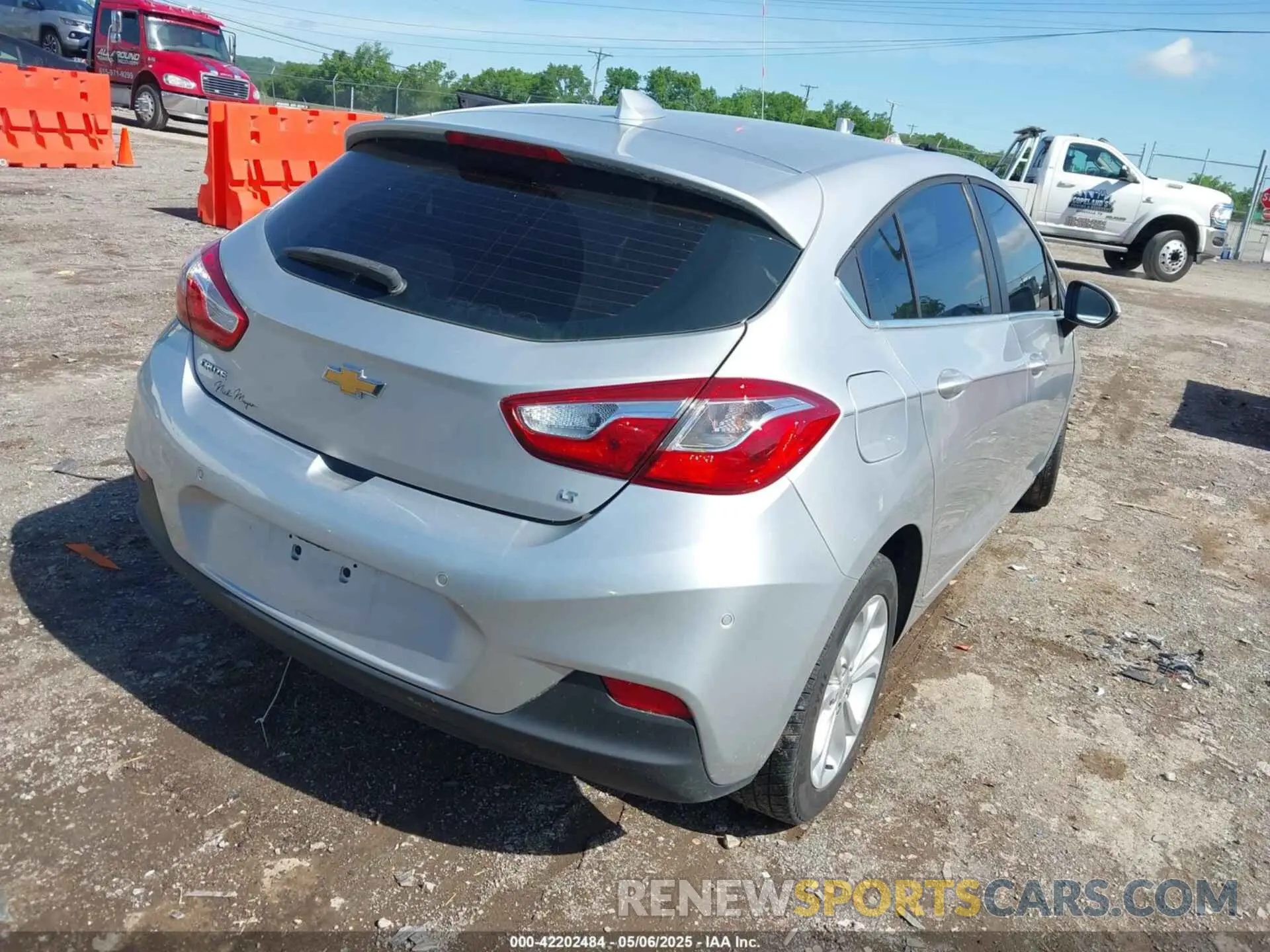 4 Photograph of a damaged car 3G1BE6SM4Ks574795 CHEVROLET CRUZE 2019