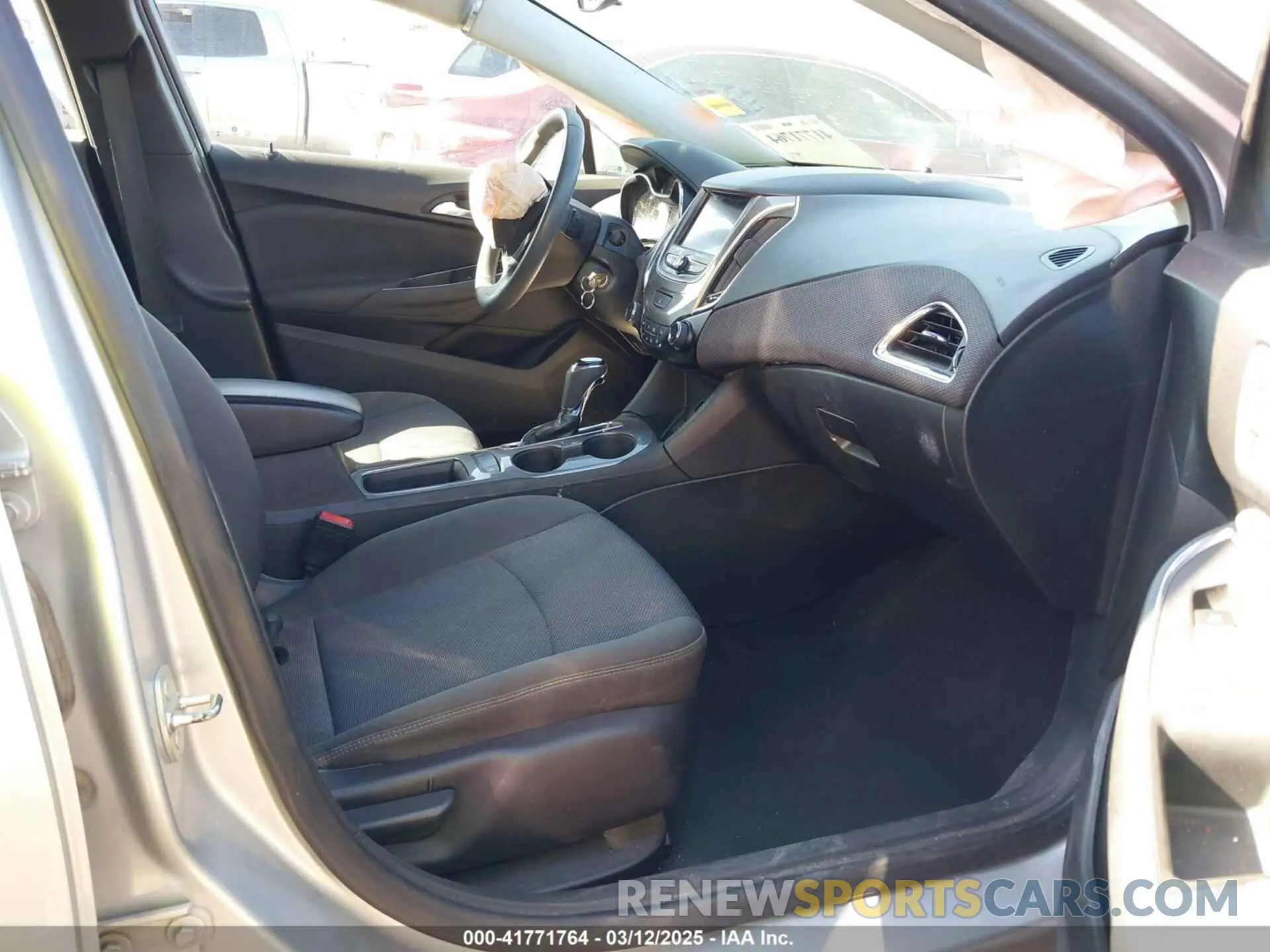 5 Photograph of a damaged car 3G1BE6SM6KS534654 CHEVROLET CRUZE 2019