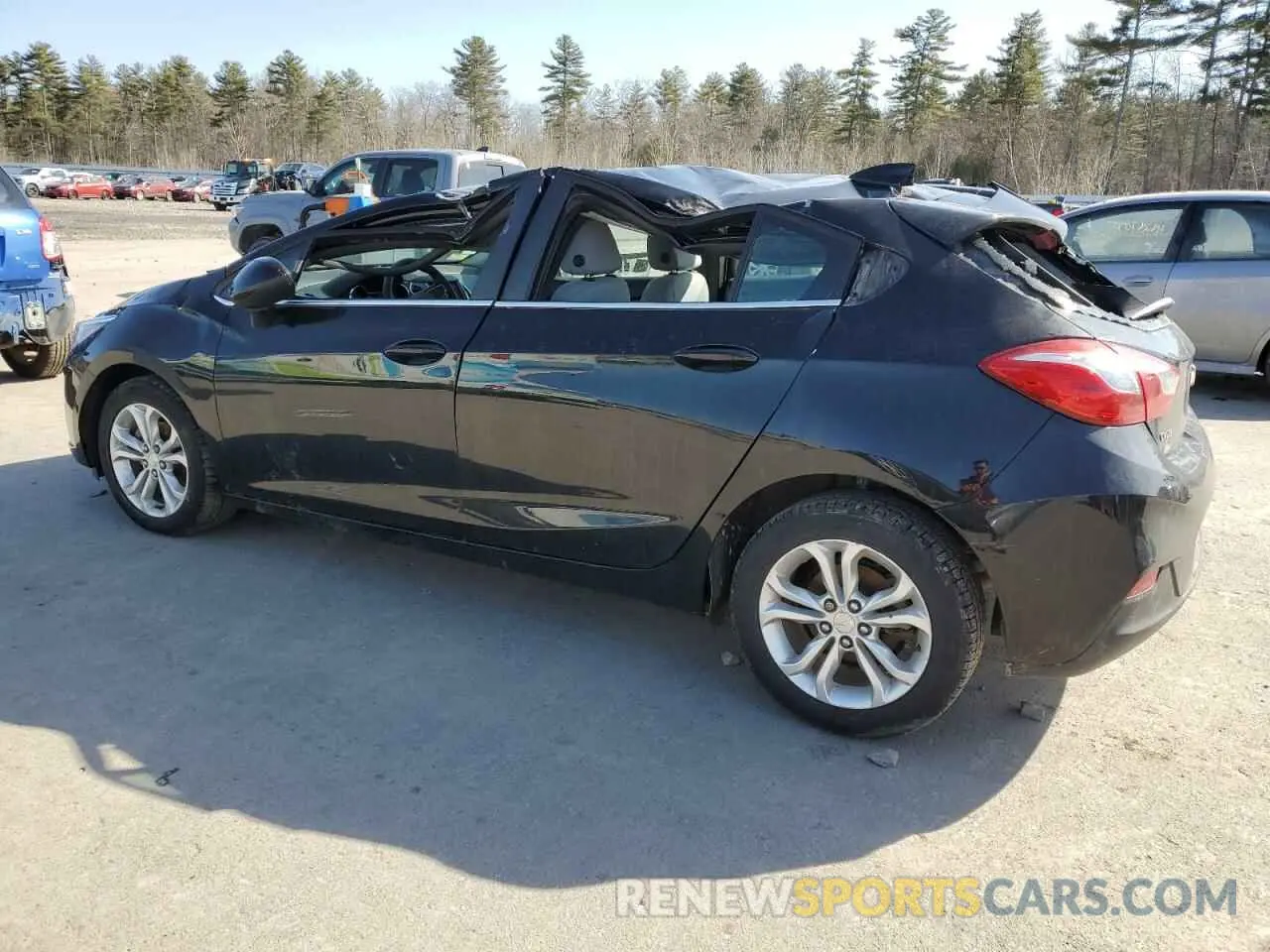 2 Photograph of a damaged car 3G1BE6SM6KS569582 CHEVROLET CRUZE 2019