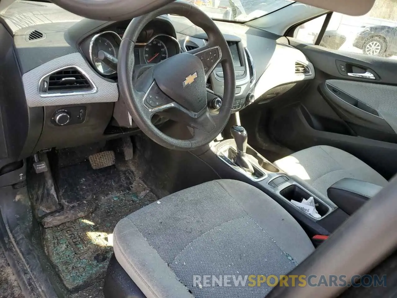 8 Photograph of a damaged car 3G1BE6SM6KS569582 CHEVROLET CRUZE 2019