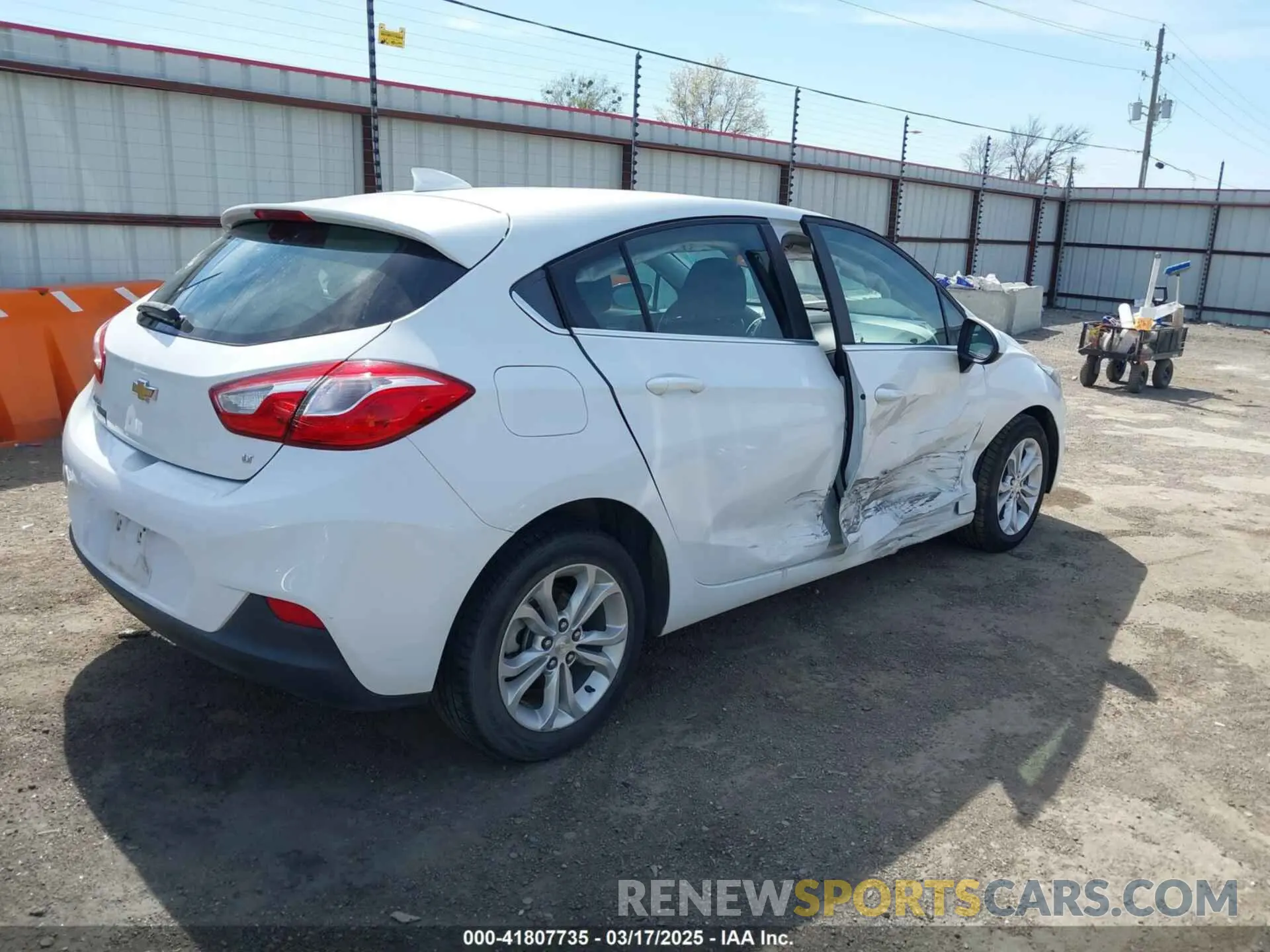 4 Photograph of a damaged car 3G1BE6SM7KS539118 CHEVROLET CRUZE 2019