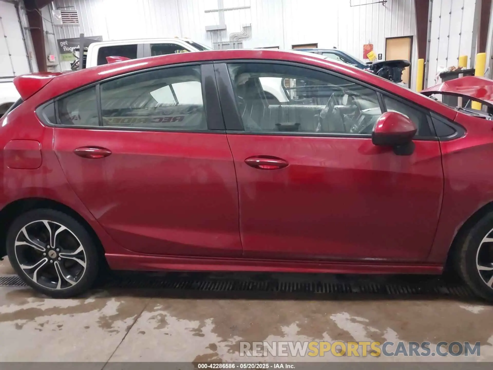 13 Photograph of a damaged car 3G1BE6SM8KS570538 CHEVROLET CRUZE 2019
