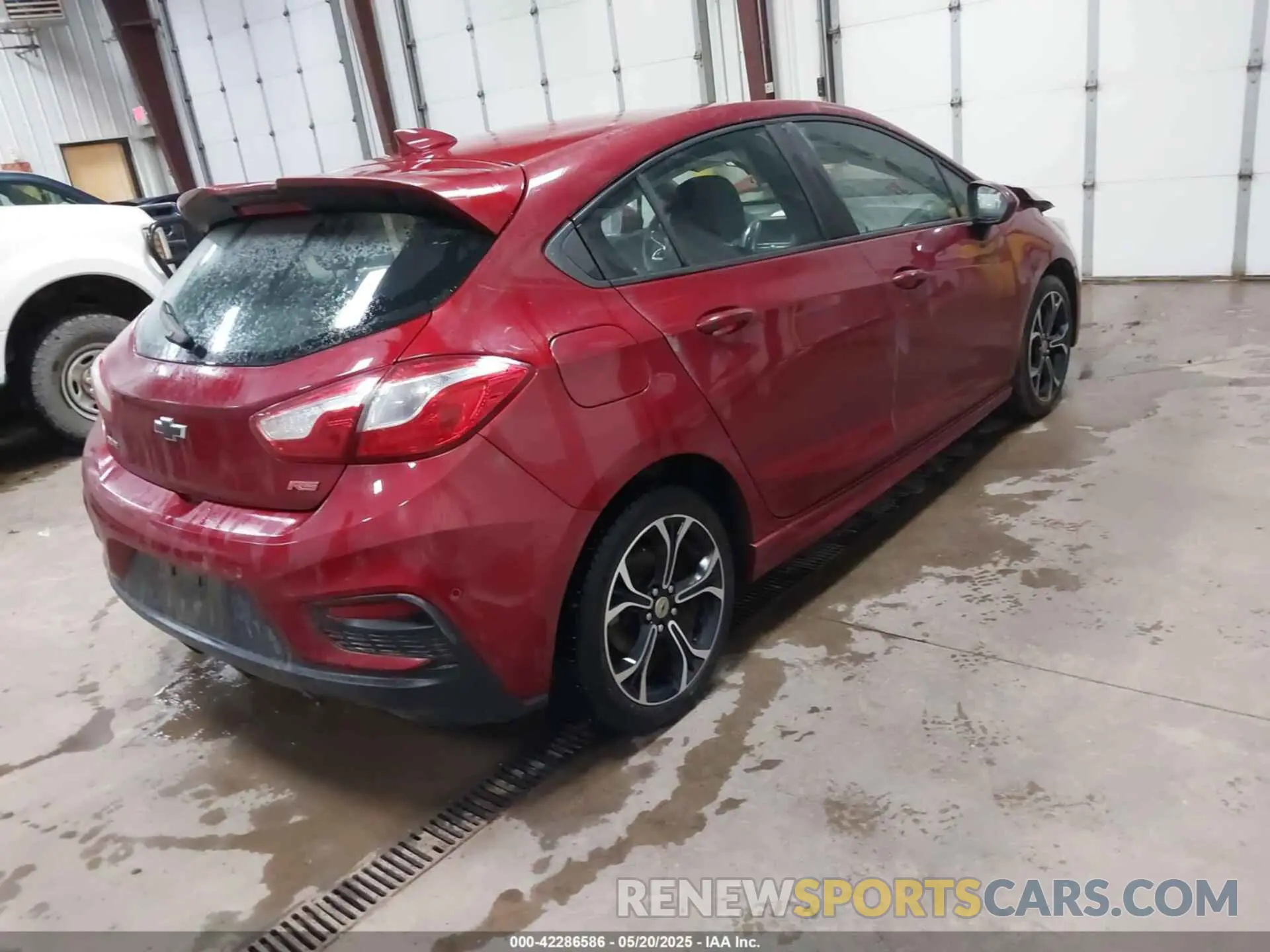 4 Photograph of a damaged car 3G1BE6SM8KS570538 CHEVROLET CRUZE 2019