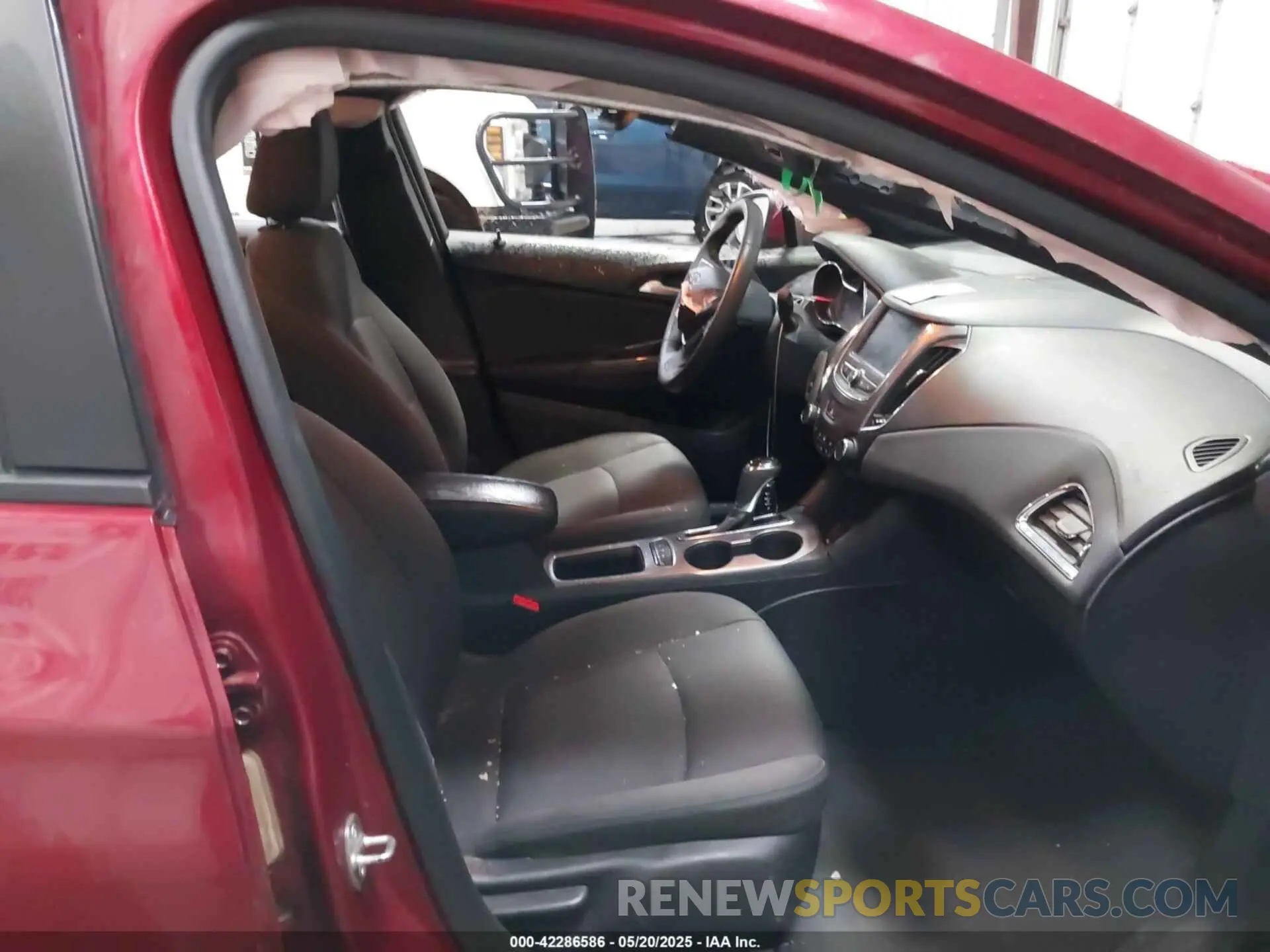 5 Photograph of a damaged car 3G1BE6SM8KS570538 CHEVROLET CRUZE 2019
