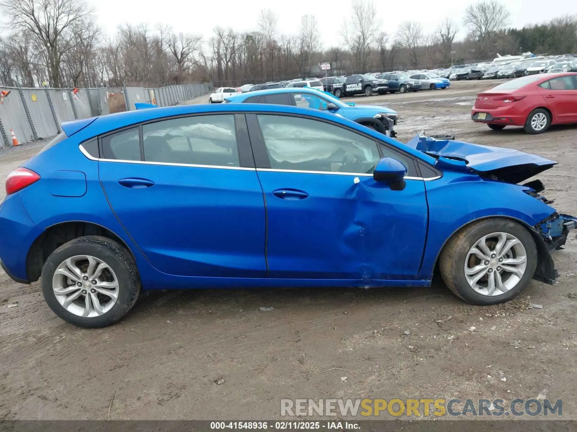13 Photograph of a damaged car 3G1BE6SM8KS592202 CHEVROLET CRUZE 2019