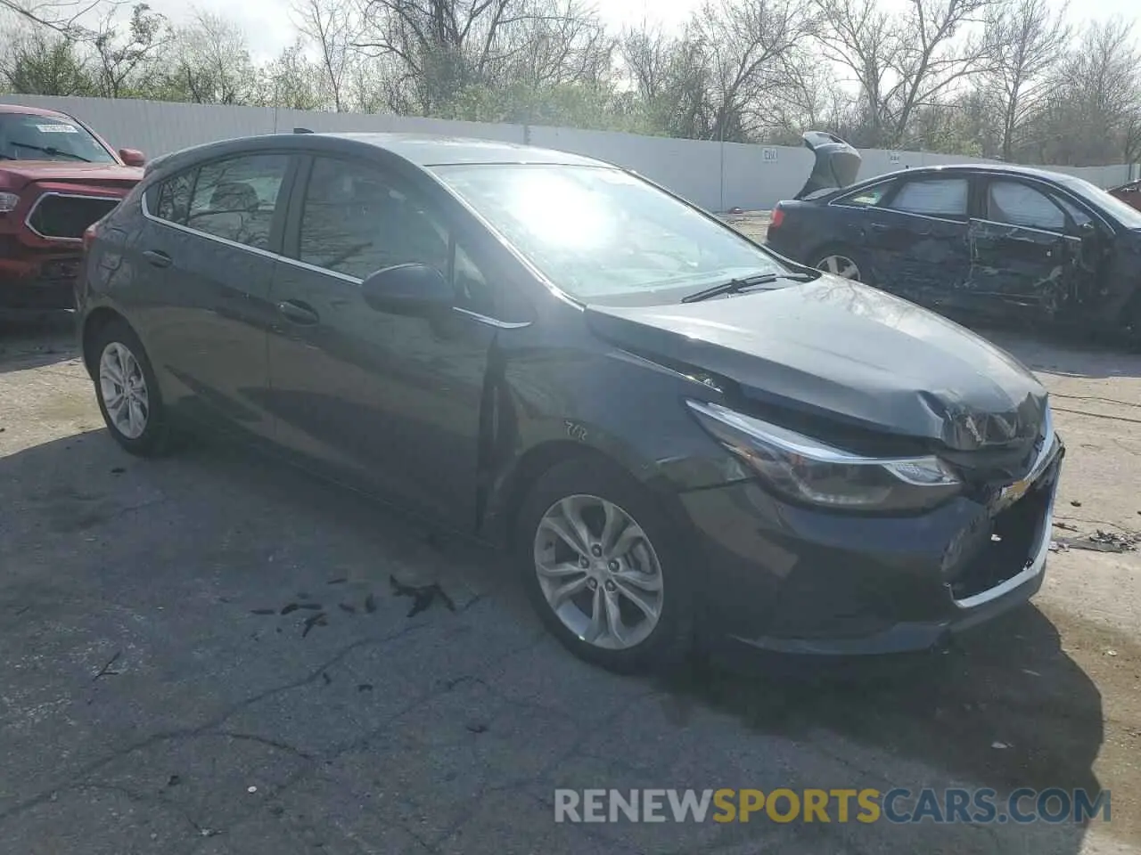 4 Photograph of a damaged car 3G1BE6SM8KS611041 CHEVROLET CRUZE 2019