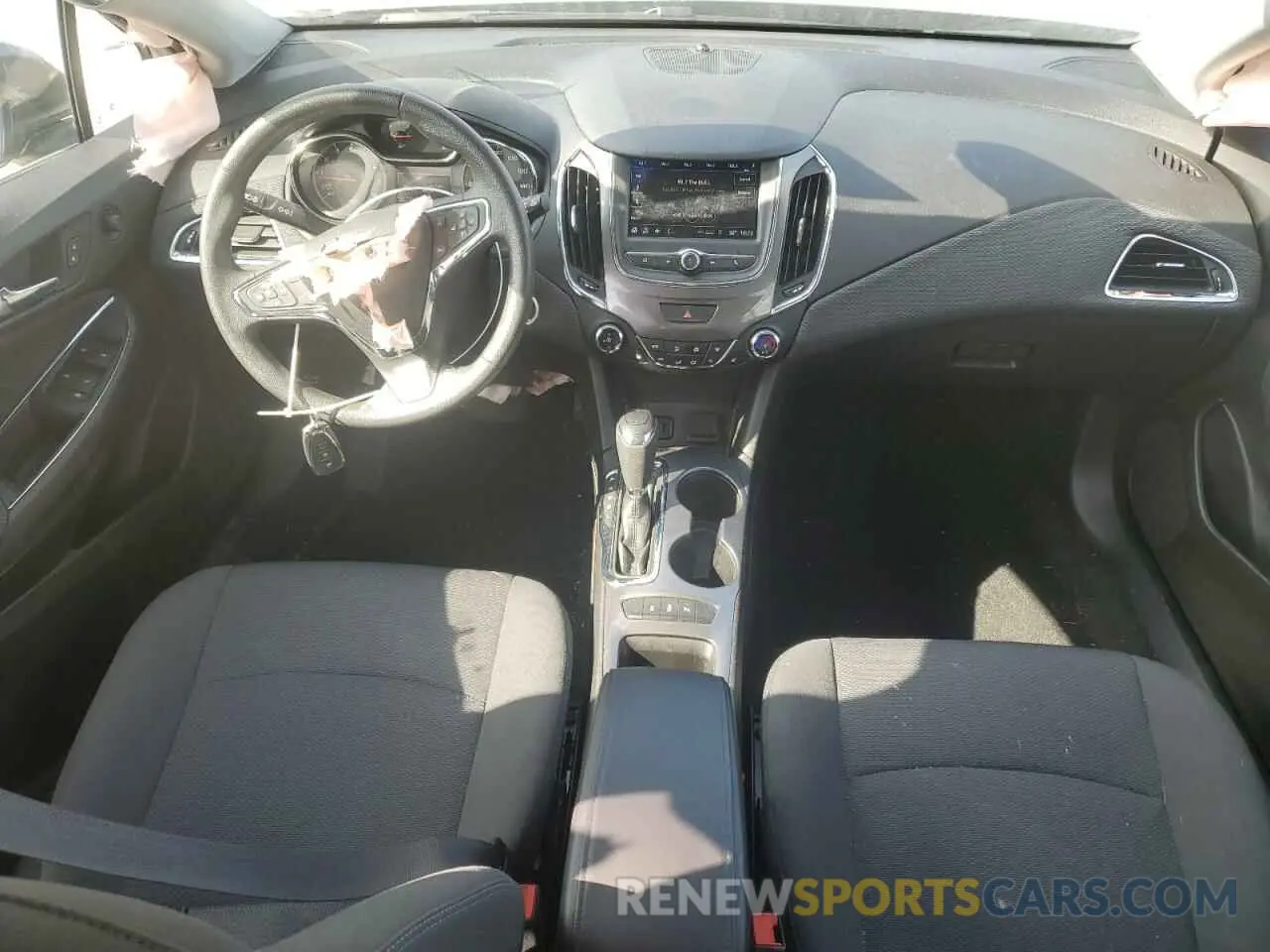 8 Photograph of a damaged car 3G1BE6SM8KS611041 CHEVROLET CRUZE 2019