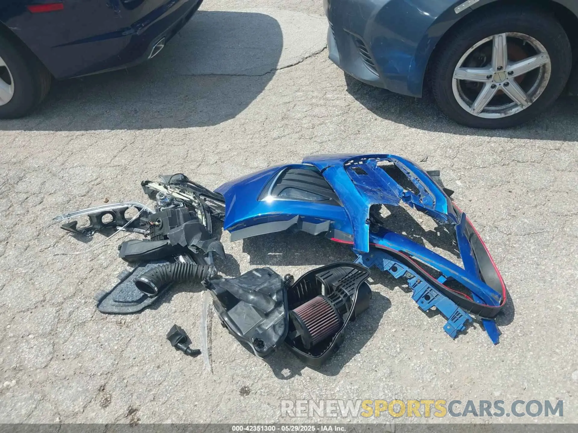 11 Photograph of a damaged car 3G1BF6SMXKS570523 CHEVROLET CRUZE 2019