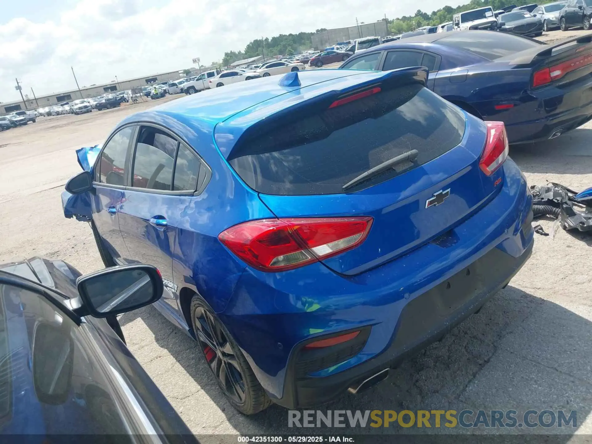 3 Photograph of a damaged car 3G1BF6SMXKS570523 CHEVROLET CRUZE 2019