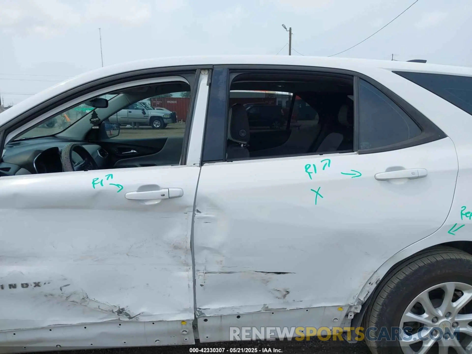 15 Photograph of a damaged car 2GNAXHEV0K6118103 CHEVROLET EQUINOX 2019