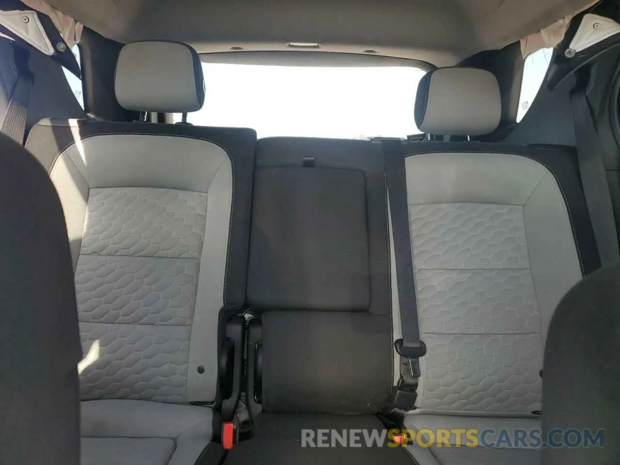 10 Photograph of a damaged car 2GNAXHEV0K6174350 CHEVROLET EQUINOX 2019