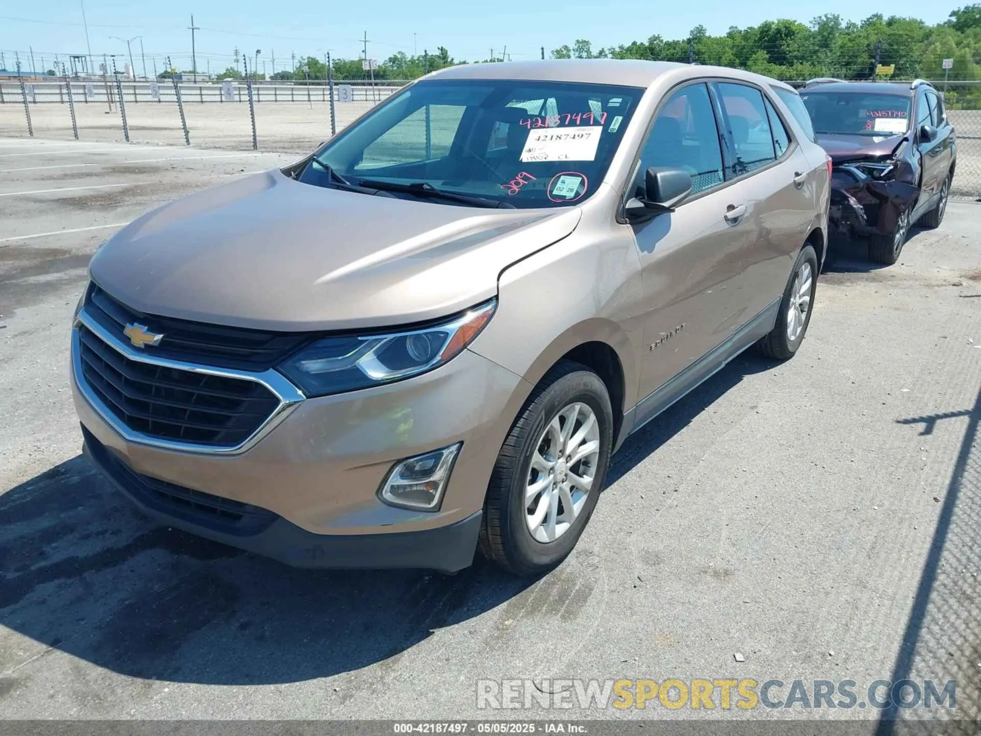 2 Photograph of a damaged car 2GNAXHEV0K6196378 CHEVROLET EQUINOX 2019