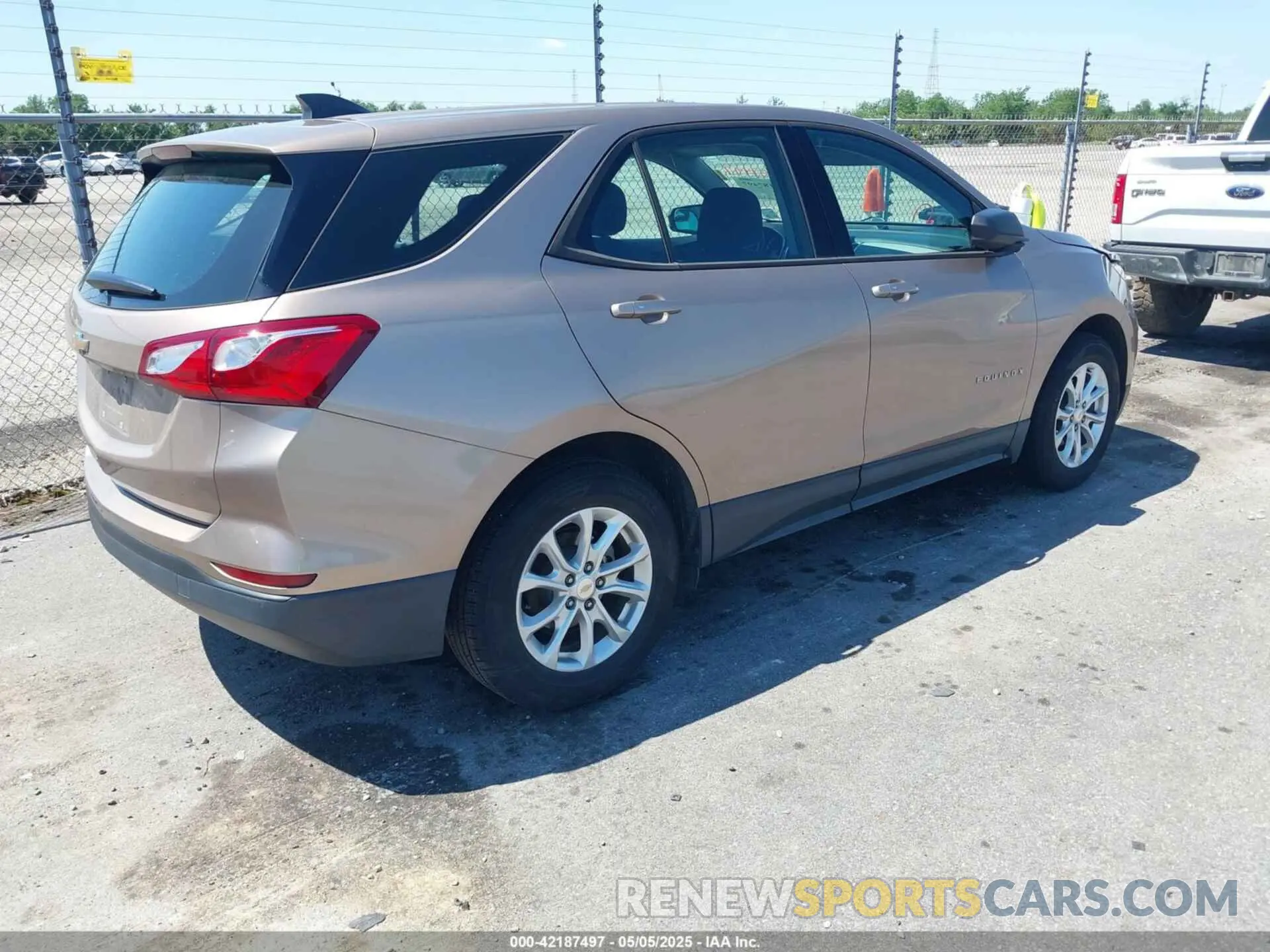 4 Photograph of a damaged car 2GNAXHEV0K6196378 CHEVROLET EQUINOX 2019