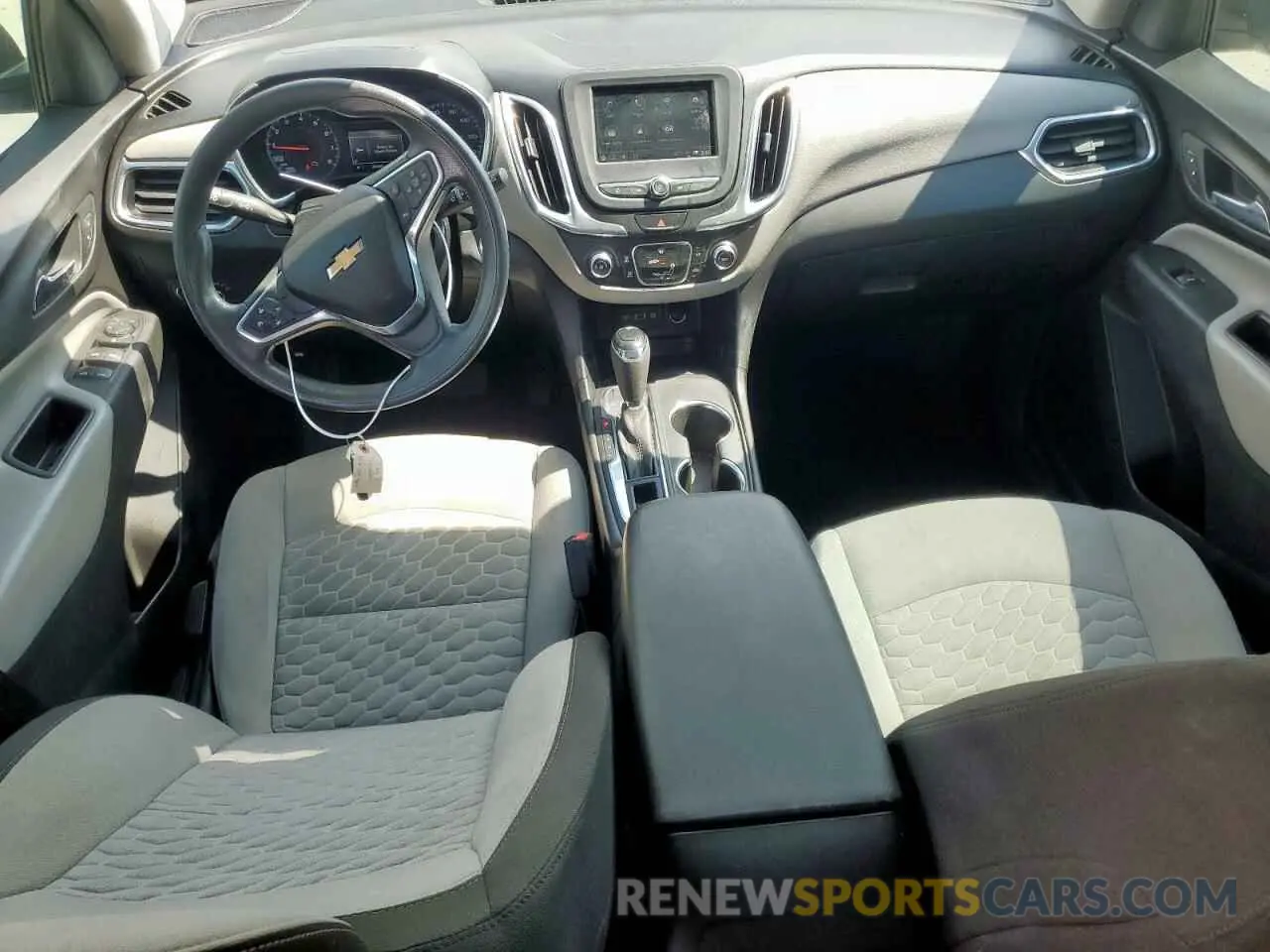 8 Photograph of a damaged car 2GNAXHEV0K6280782 CHEVROLET EQUINOX 2019