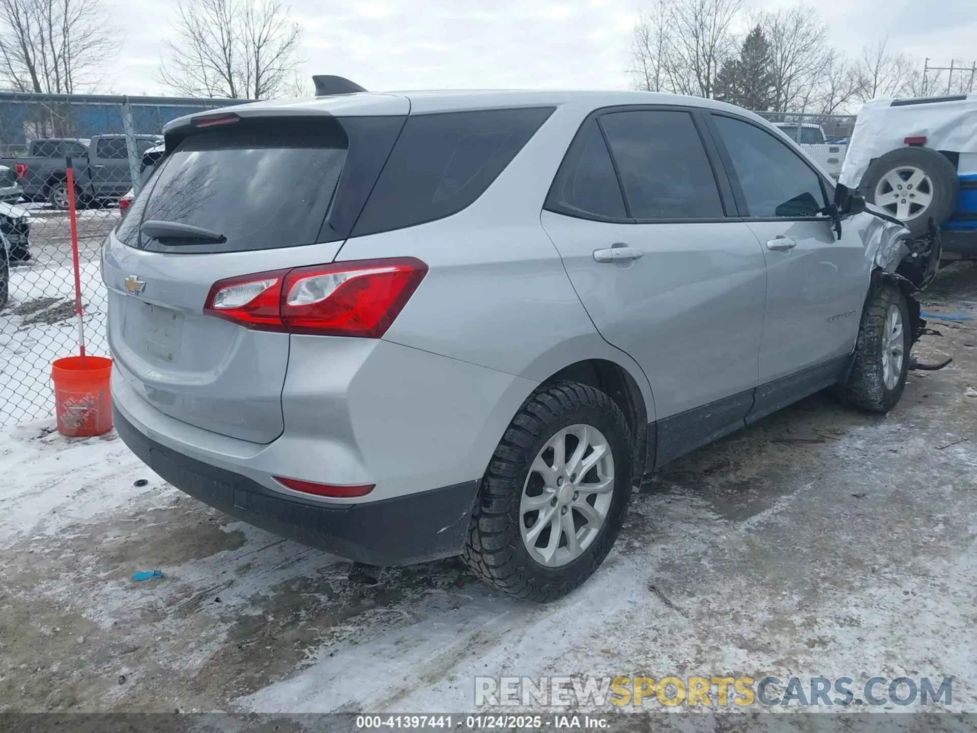 4 Photograph of a damaged car 2GNAXHEV1K6181193 CHEVROLET EQUINOX 2019