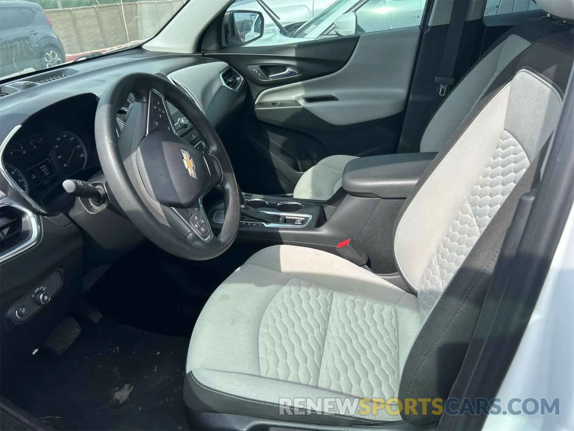 19 Photograph of a damaged car 2GNAXHEV1K6264770 CHEVROLET EQUINOX 2019