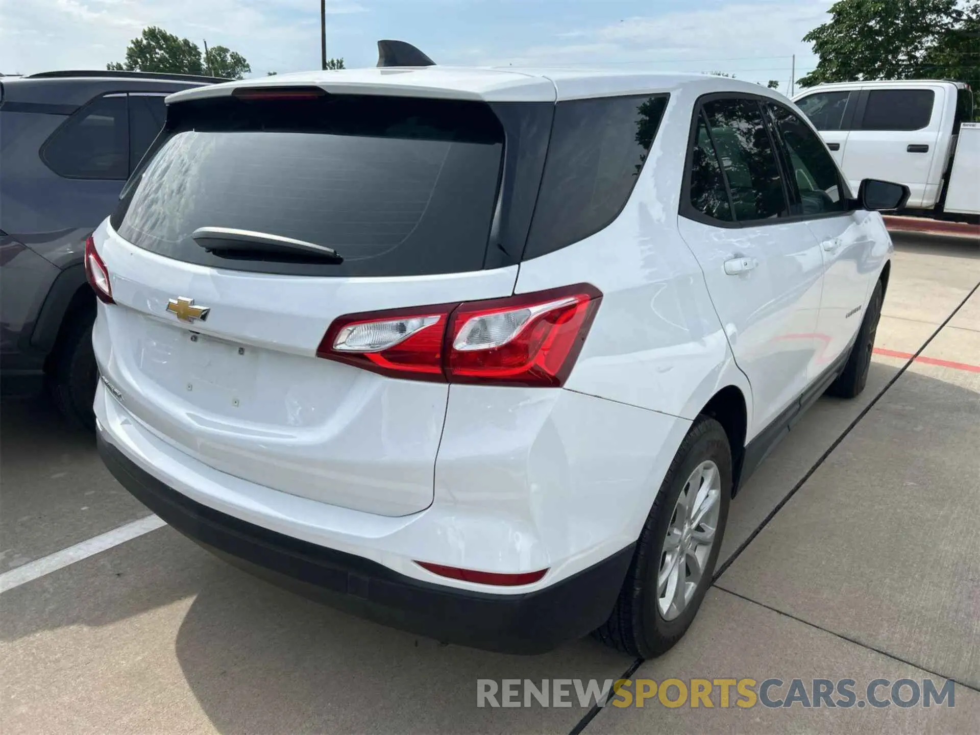 3 Photograph of a damaged car 2GNAXHEV1K6264770 CHEVROLET EQUINOX 2019