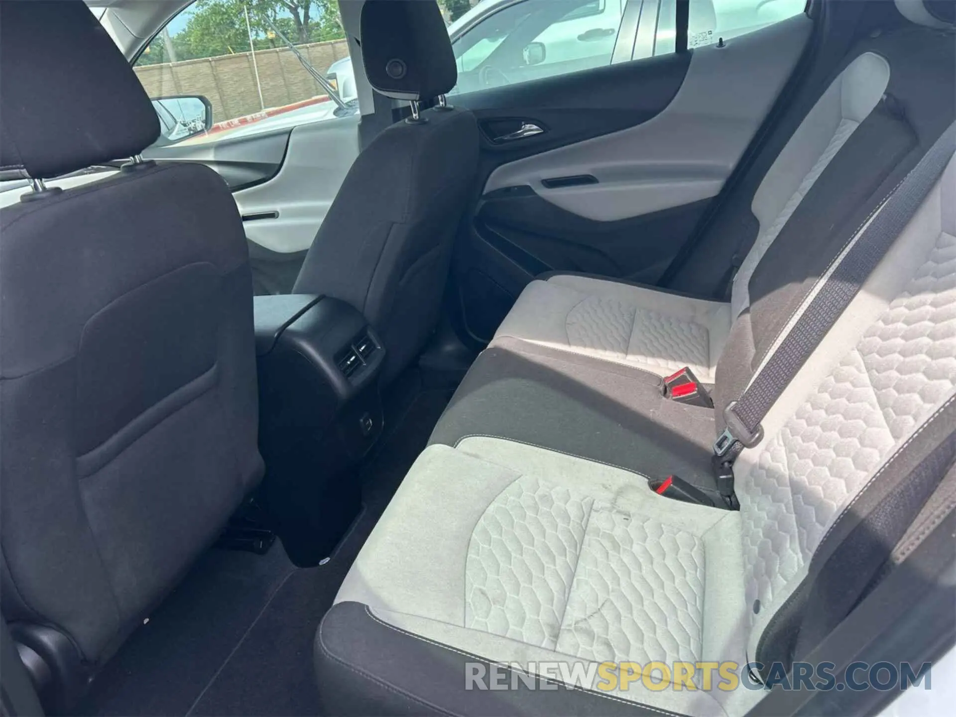 7 Photograph of a damaged car 2GNAXHEV1K6264770 CHEVROLET EQUINOX 2019