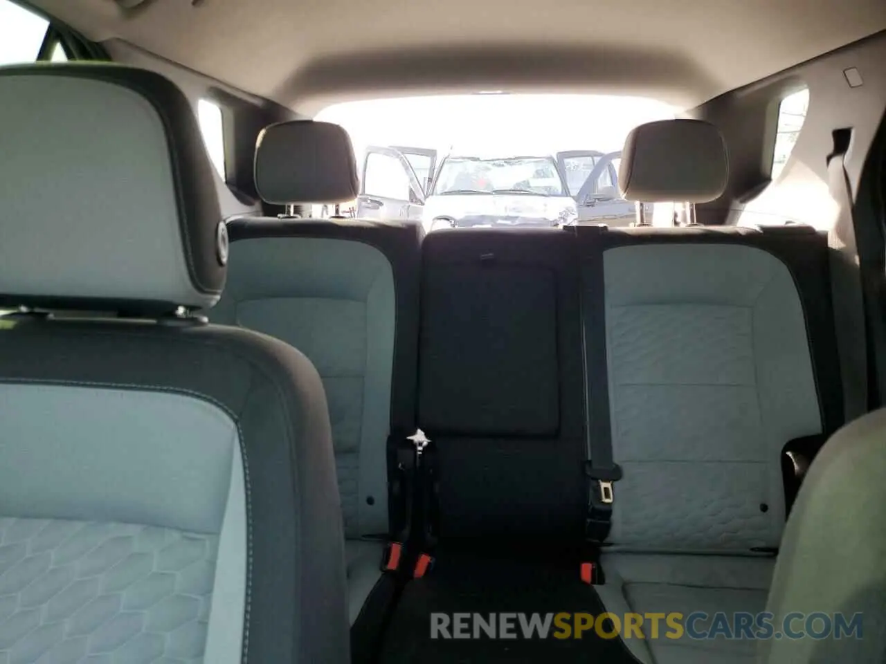 10 Photograph of a damaged car 2GNAXHEV2K6150227 CHEVROLET EQUINOX 2019